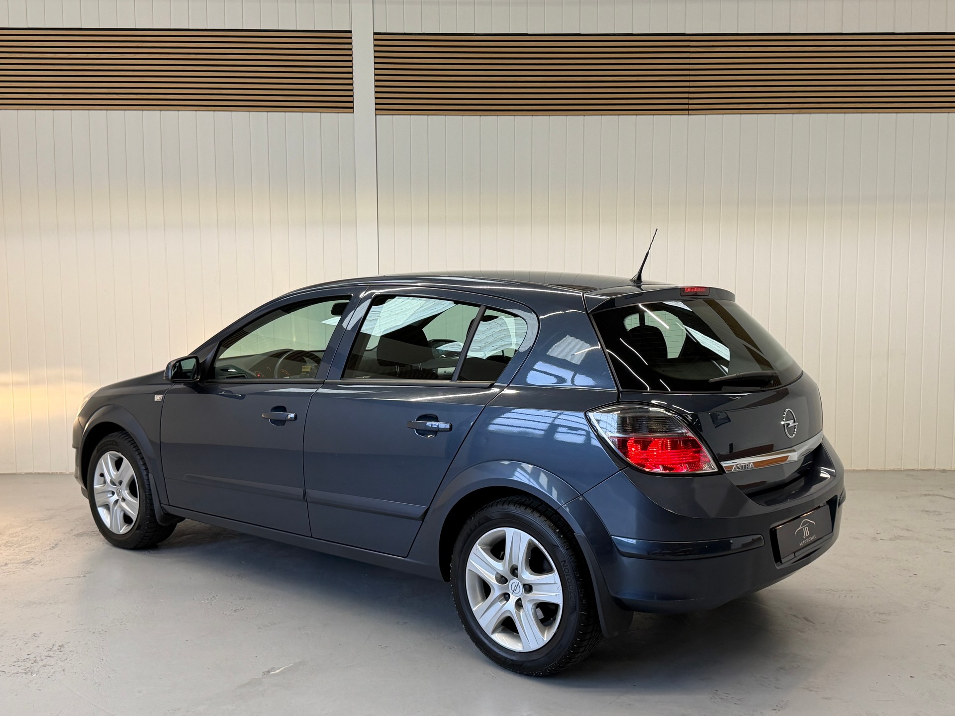 OPEL Astra 1.8i 16V Automatic-showroom-element-2