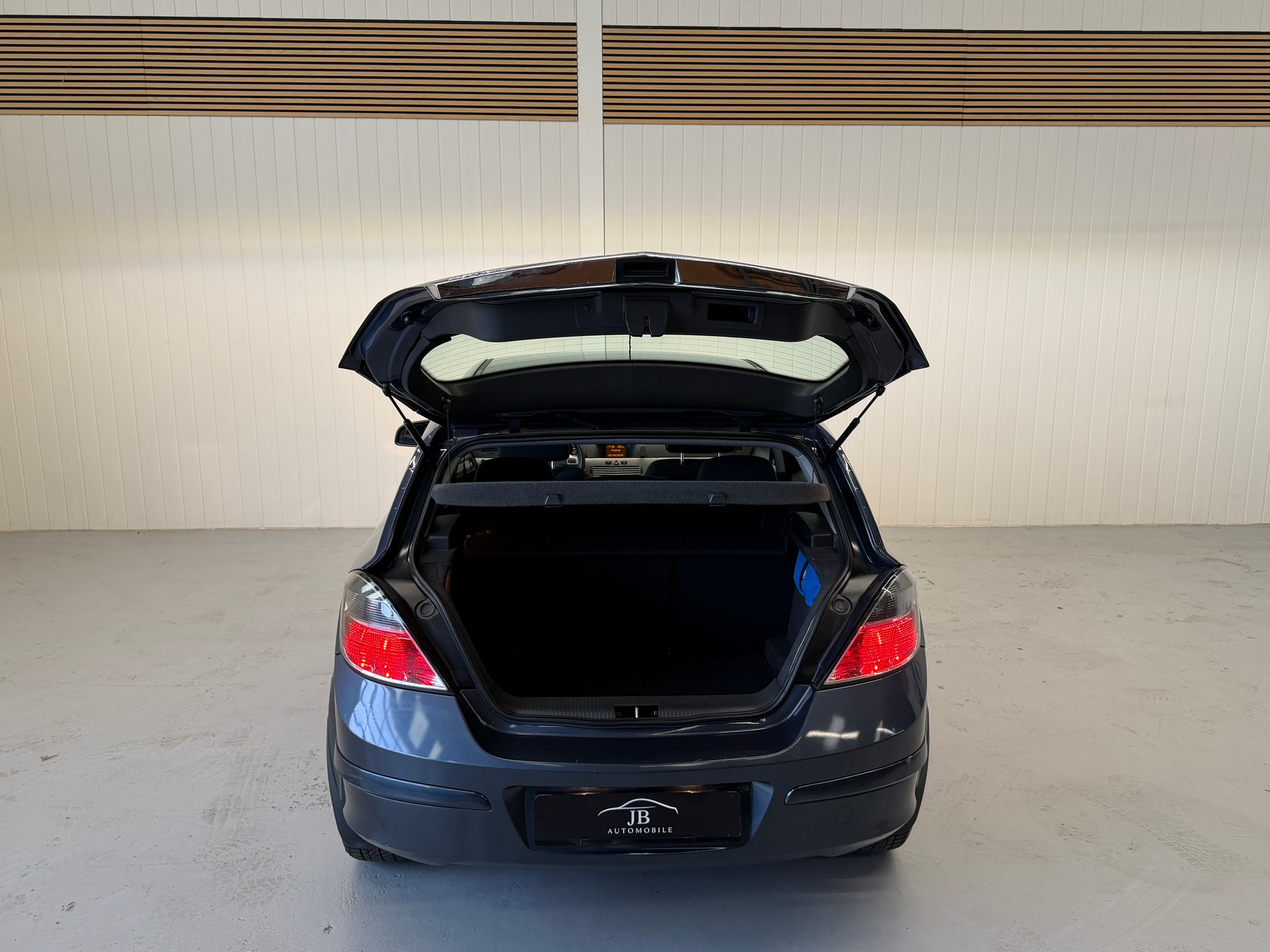 OPEL Astra 1.8i 16V Automatic-image-13