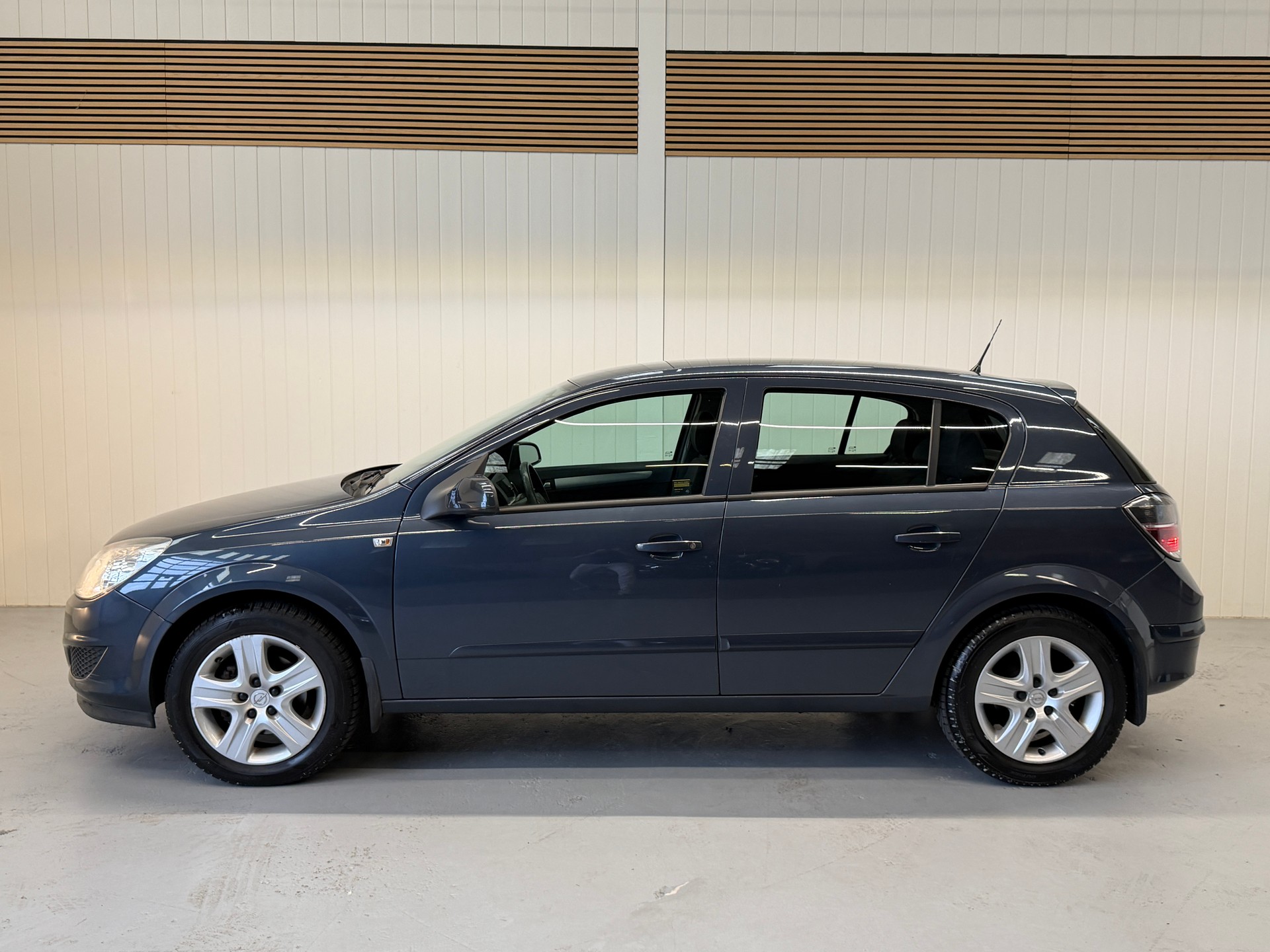 OPEL Astra 1.8i 16V Automatic-showroom-element-1