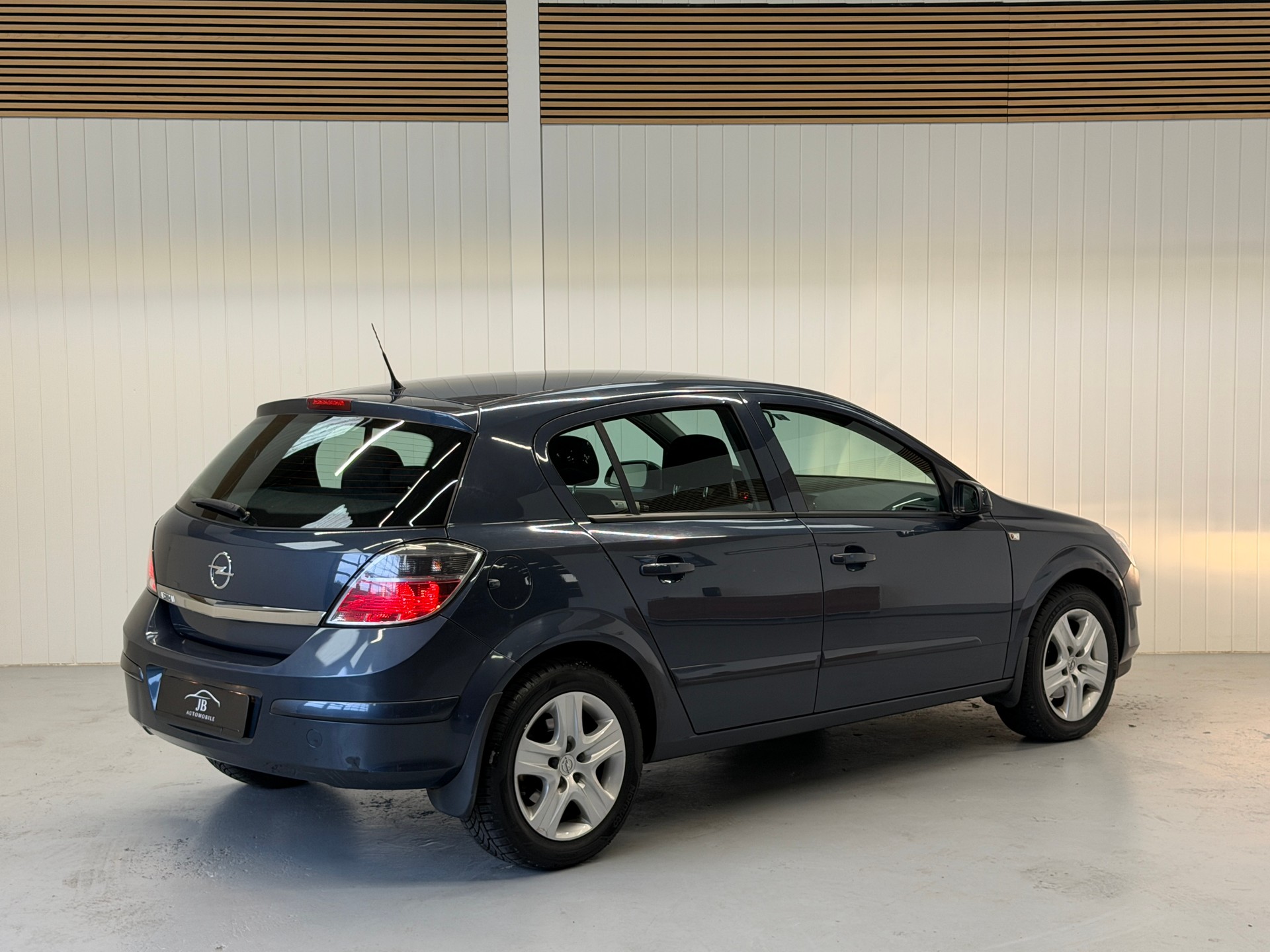 OPEL Astra 1.8i 16V Automatic-image-4