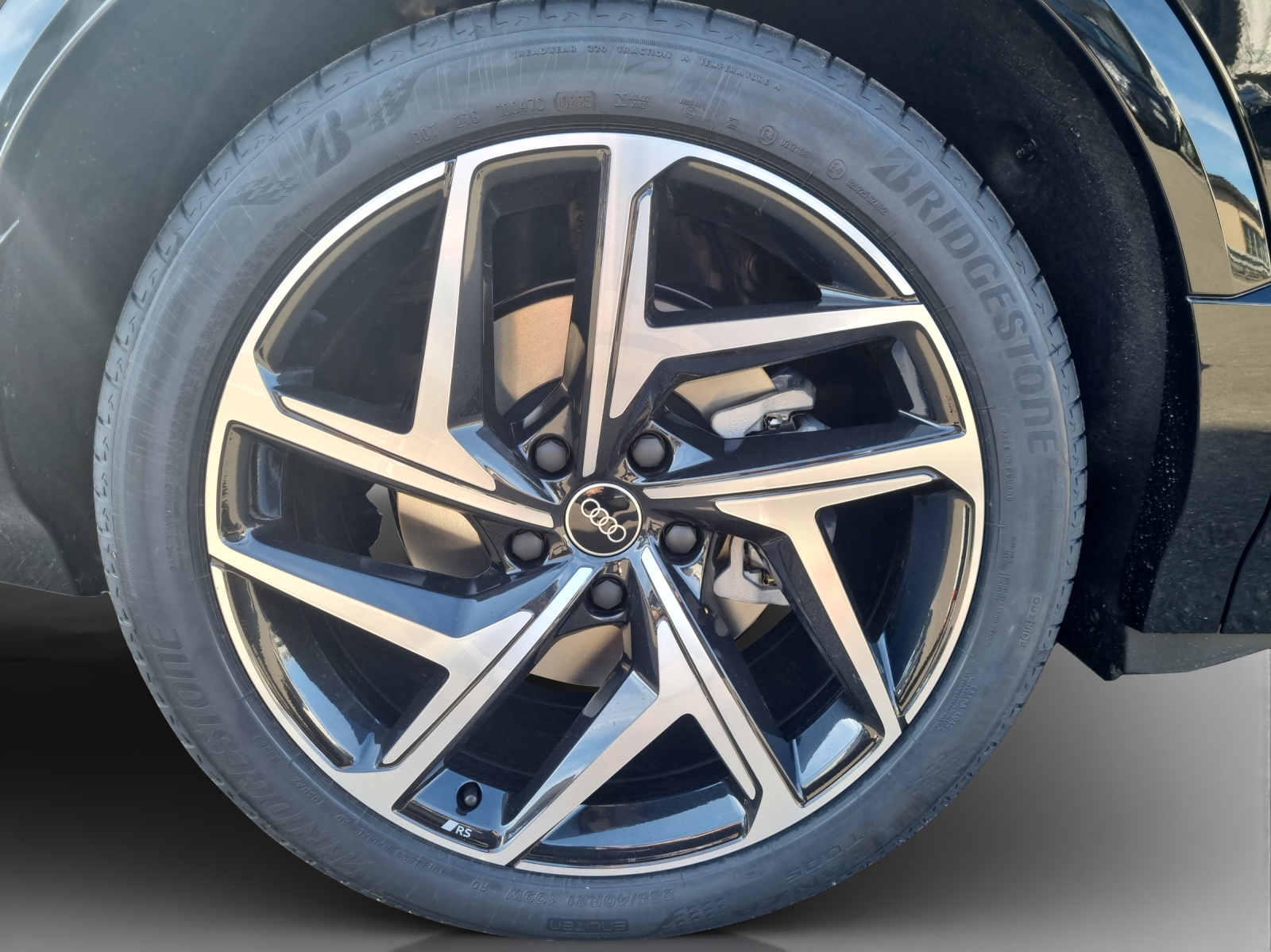 AUDI Q6 e-tron quattro-image-12