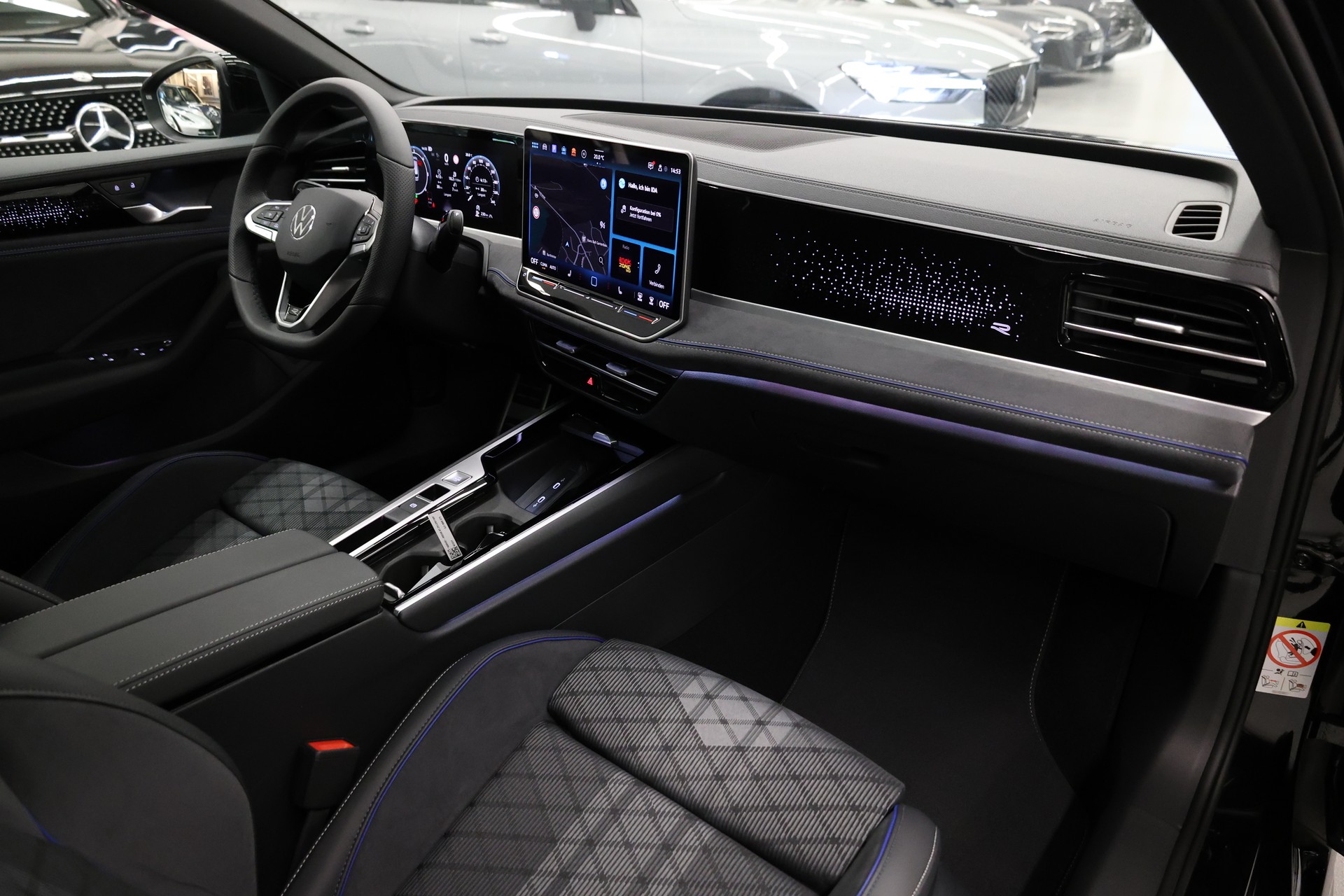 VW Passat Variant 2.0 TDI R-Line DSG 4motion-image-27