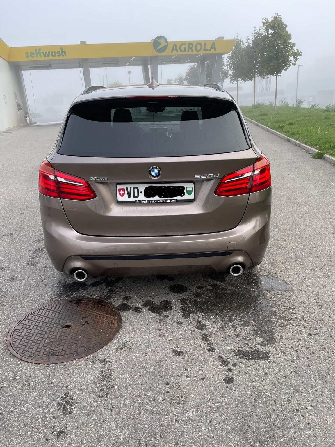 BMW 220d xDrive Active Tourer Steptronic Sport Line-image-3