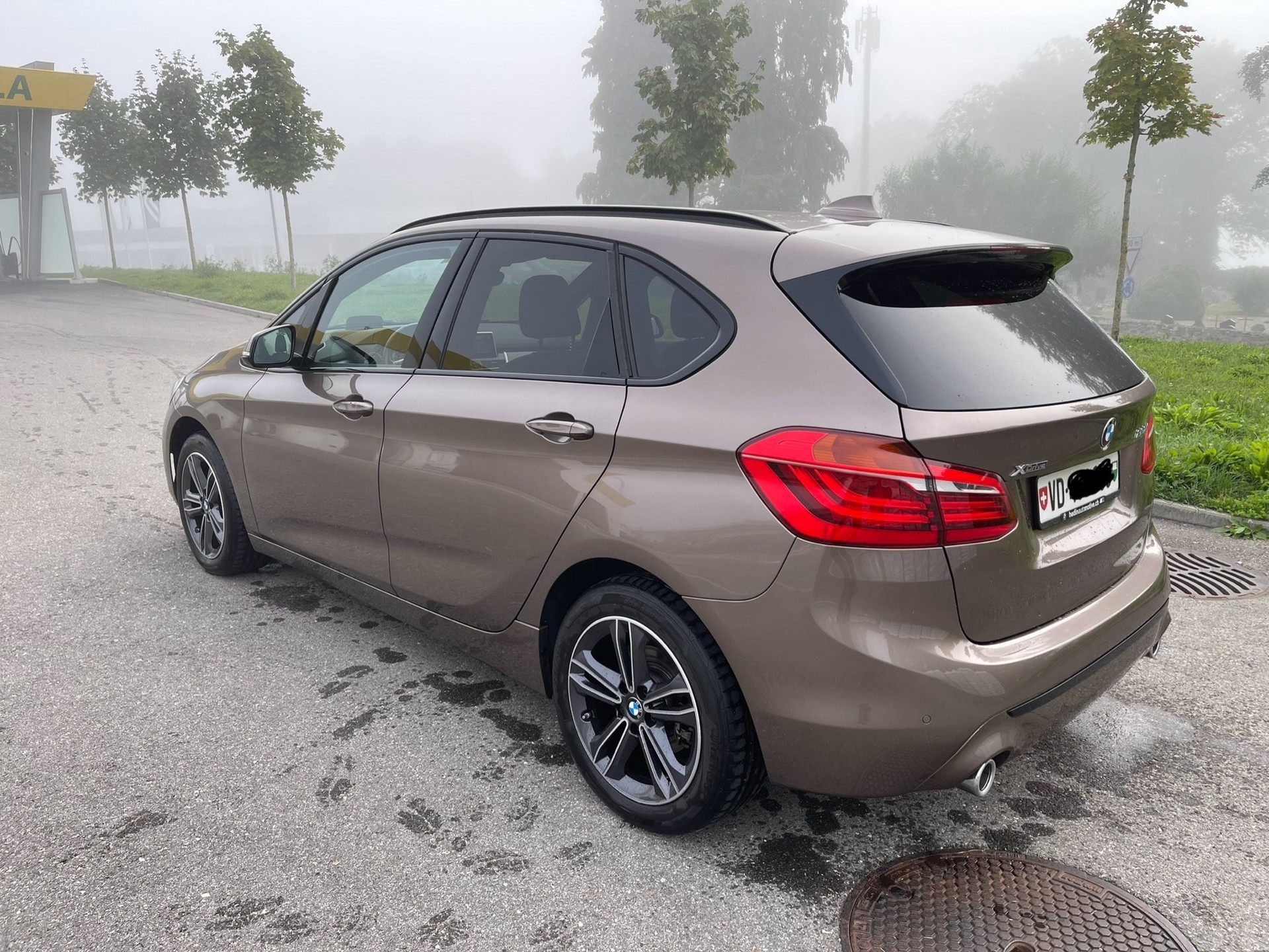 BMW 220d xDrive Active Tourer Steptronic Sport Line-image-4