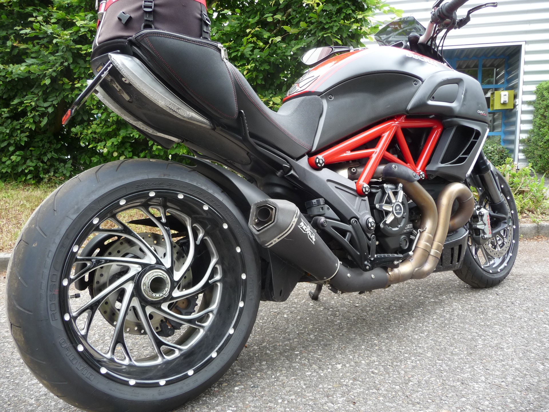 DUCATI Diavel 1200 Carbon-image-1