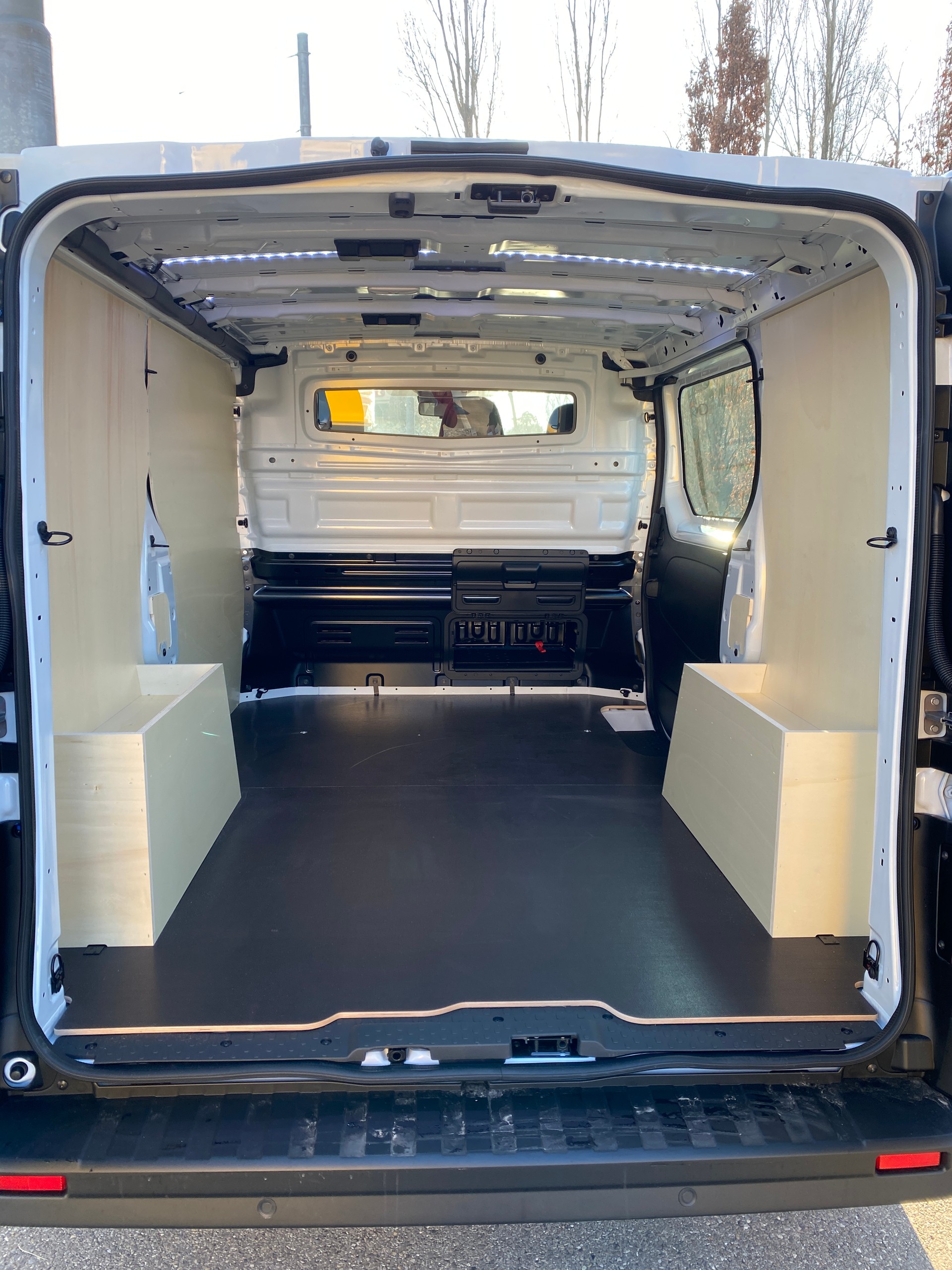 RENAULT Trafic 2.0 Blue dCi 150 Advance L1H1 Automat 9-Gang-image-6