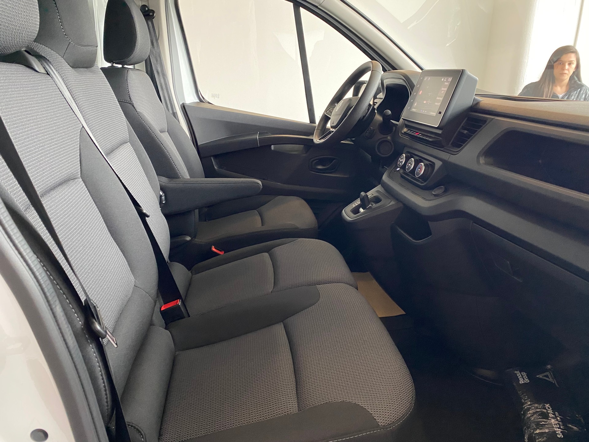 RENAULT Trafic 2.0 Blue dCi 150 Advance L1H1 Automat 9-Gang-image-8