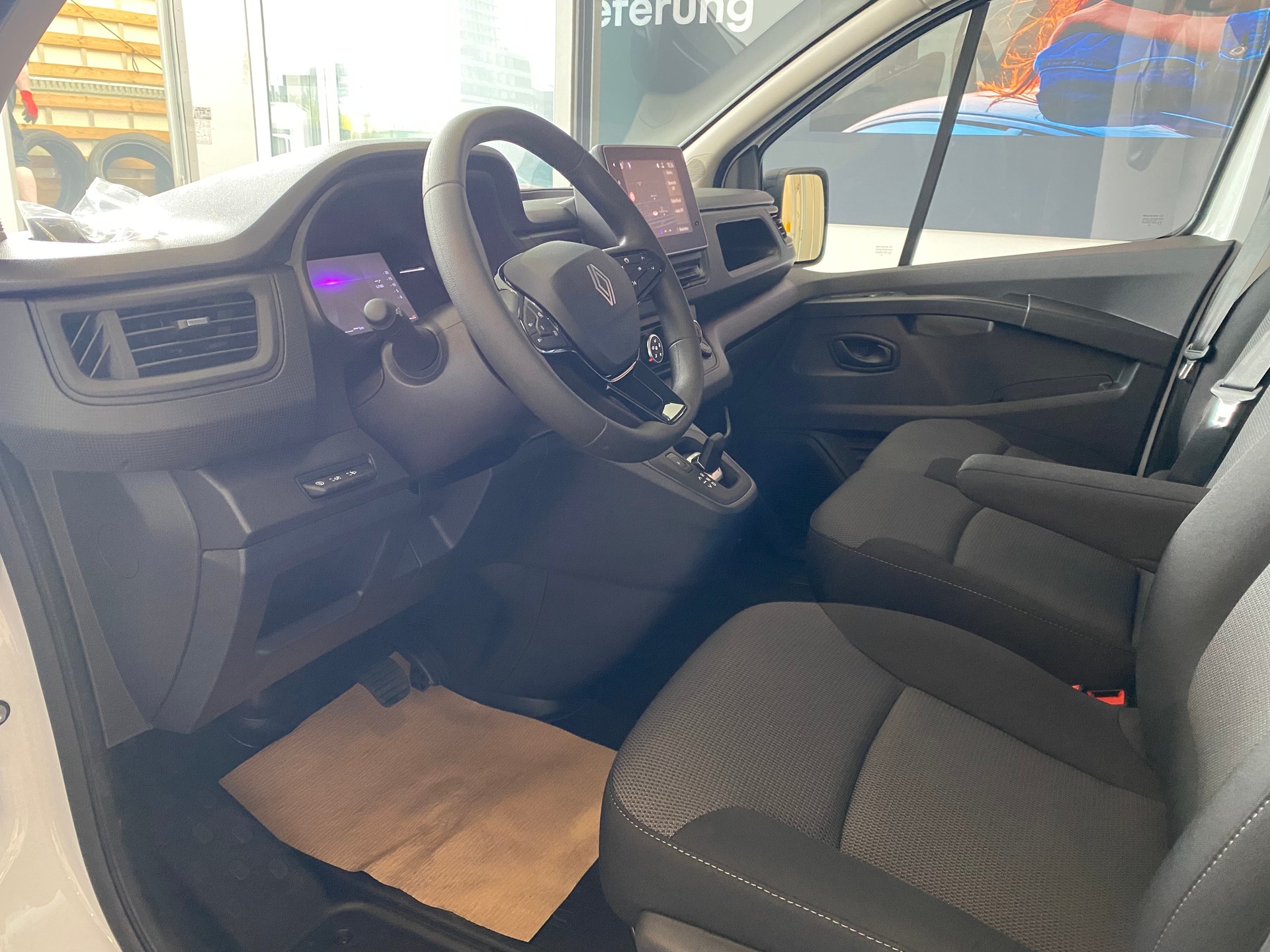 RENAULT Trafic 2.0 Blue dCi 150 Advance L1H1 Automat 9-Gang-image-9