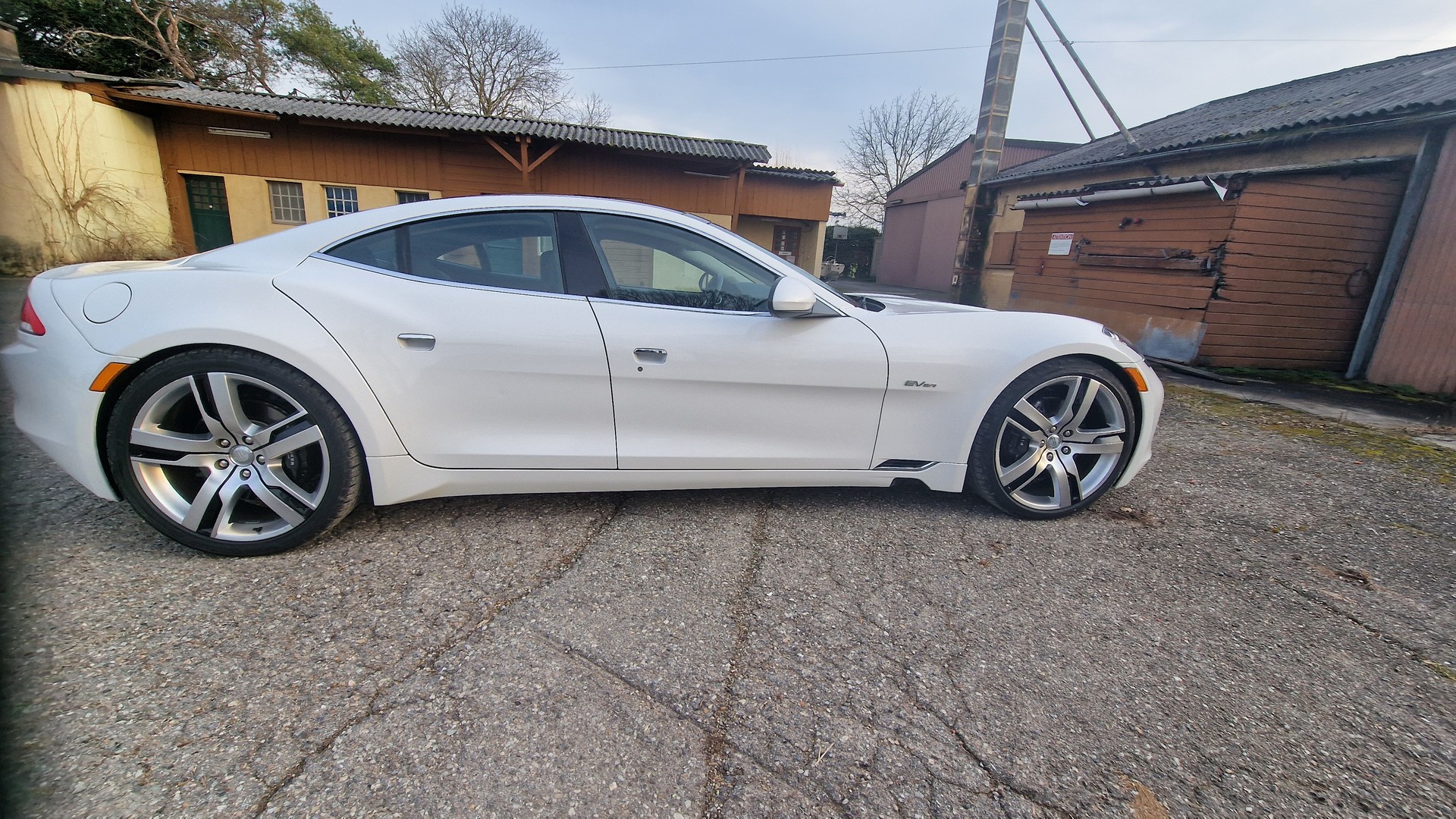 FISKER Karma Chic Historic Garage Crissier-image-1