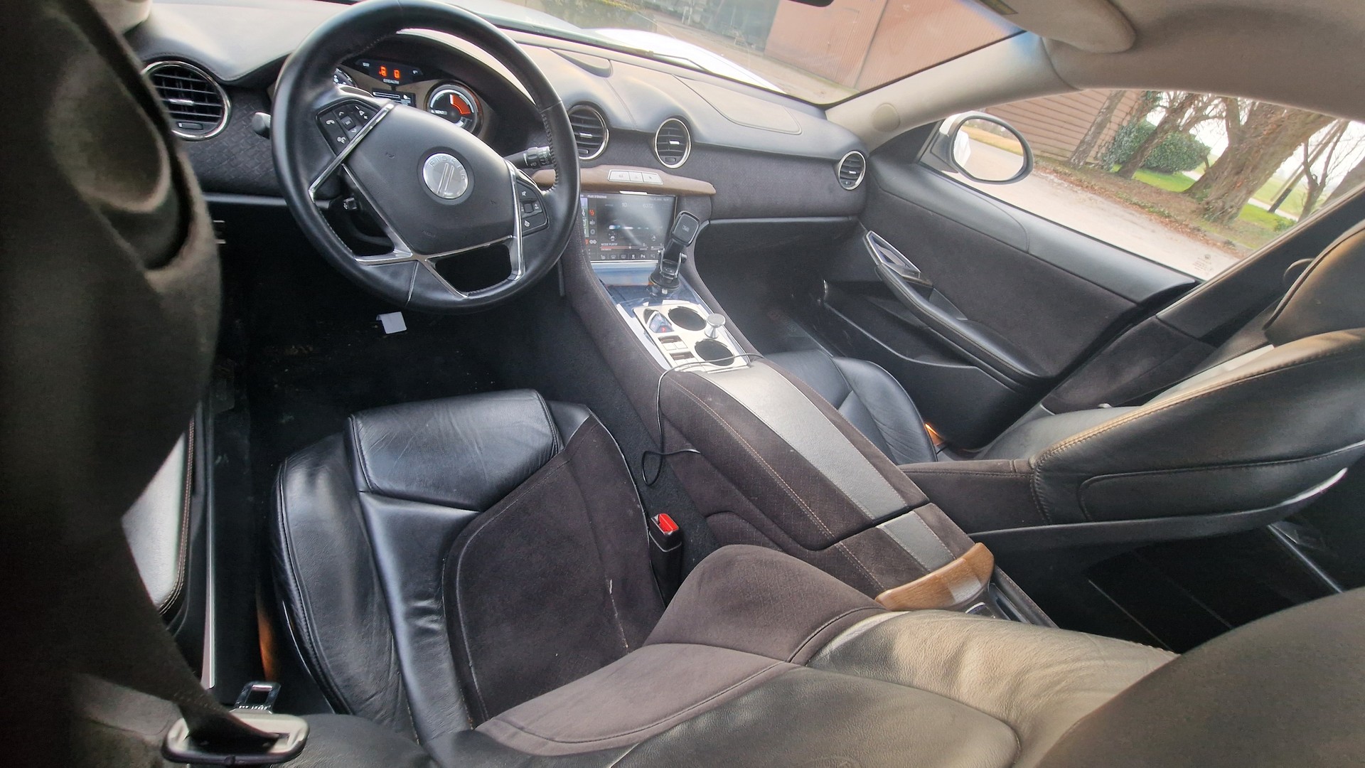 FISKER Karma Chic Historic Garage Crissier-image-2