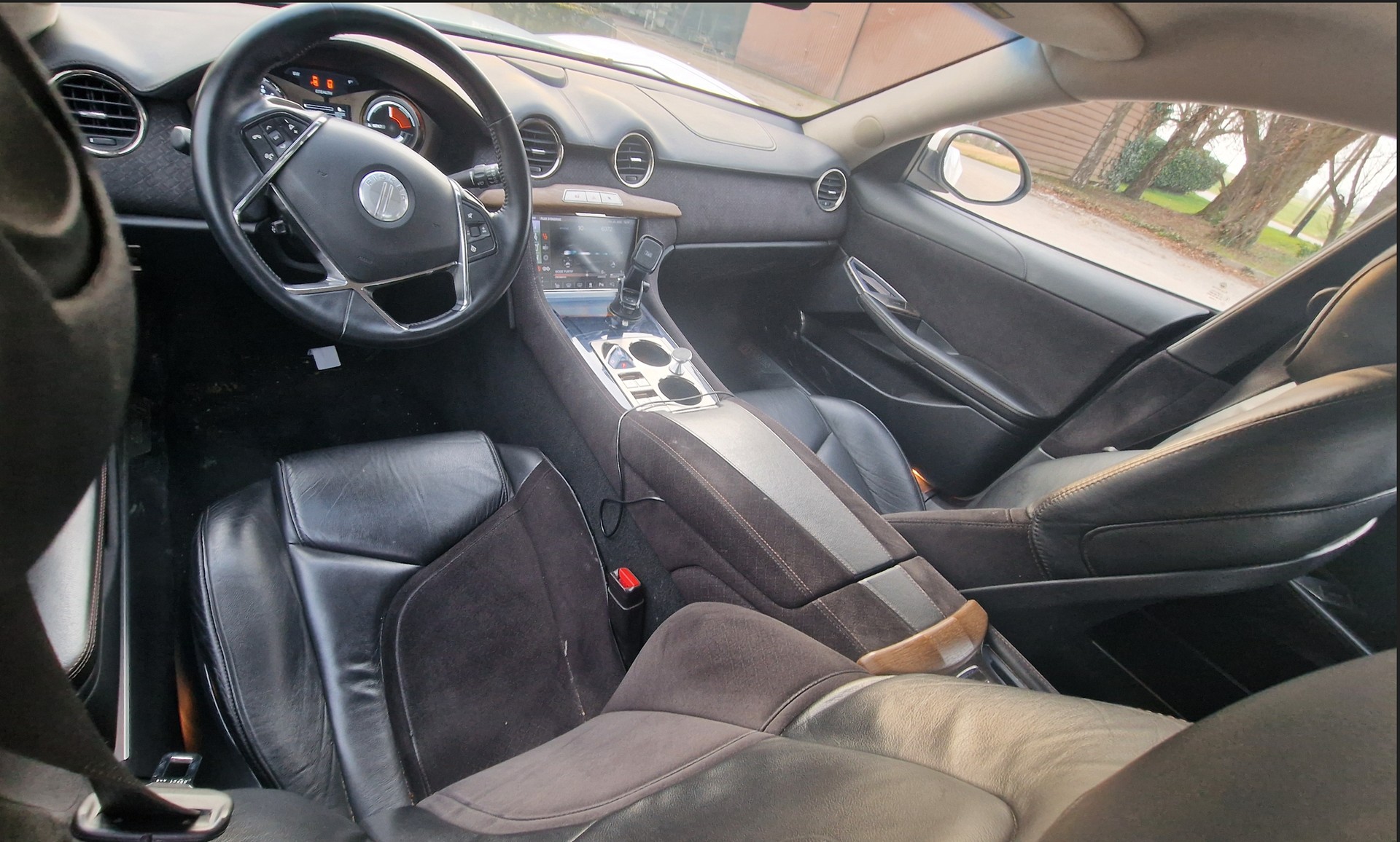 FISKER Karma Chic Historic Garage Crissier-image-5