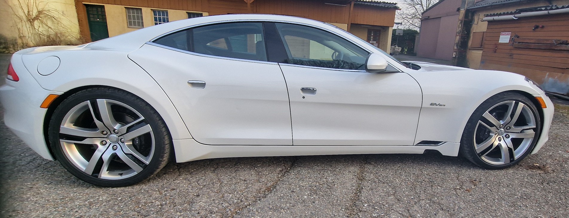 FISKER Karma Chic Historic Garage Crissier-image-10