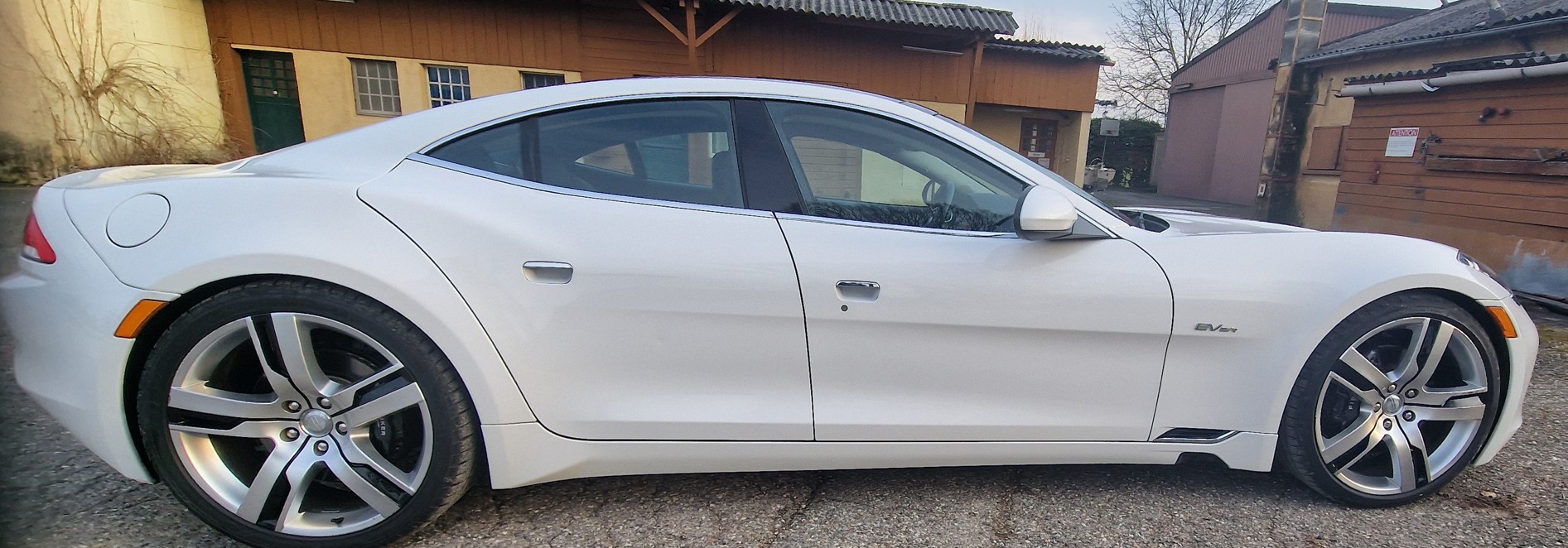 FISKER Karma Chic Historic Garage Crissier-image-3