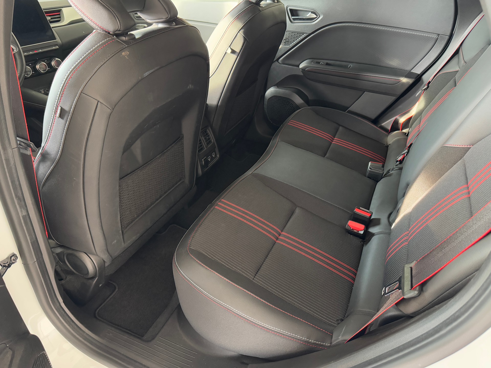 RENAULT Captur 1.3 TCe EDC R.S.Line-image-5