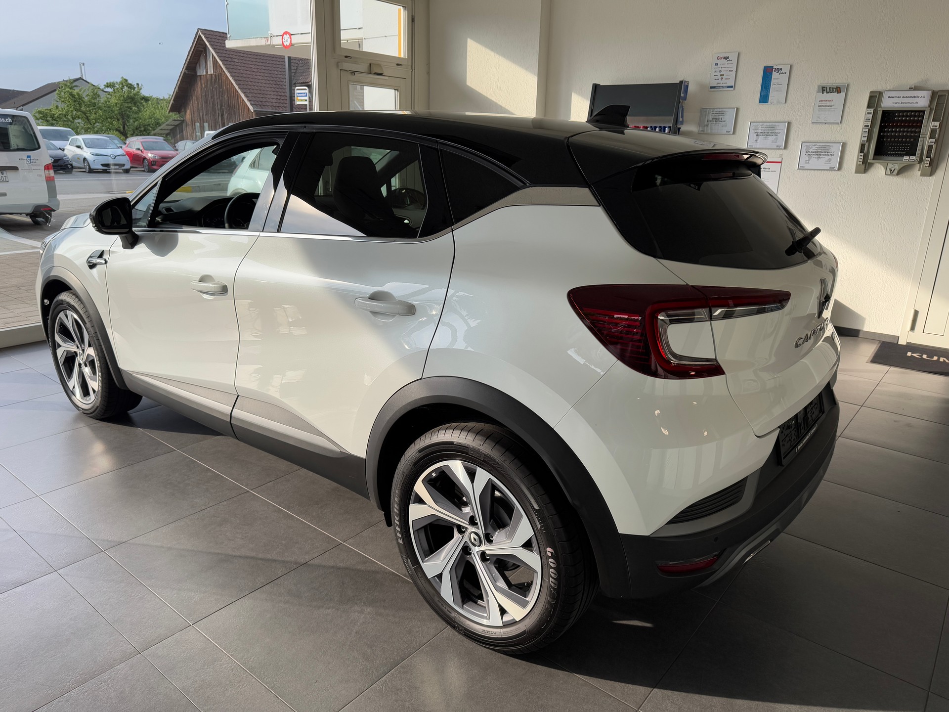 RENAULT Captur 1.3 TCe EDC R.S.Line-image-1