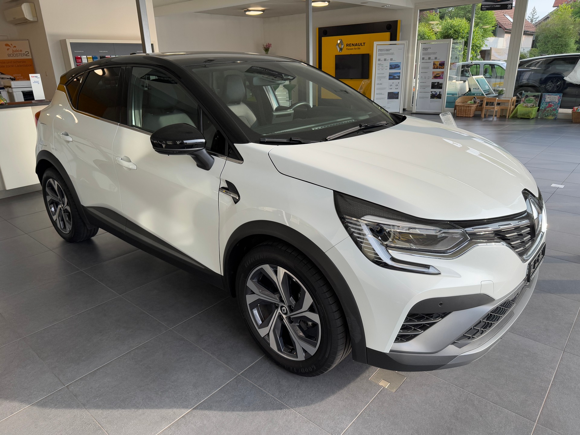 RENAULT Captur 1.3 TCe EDC R.S.Line-image-2