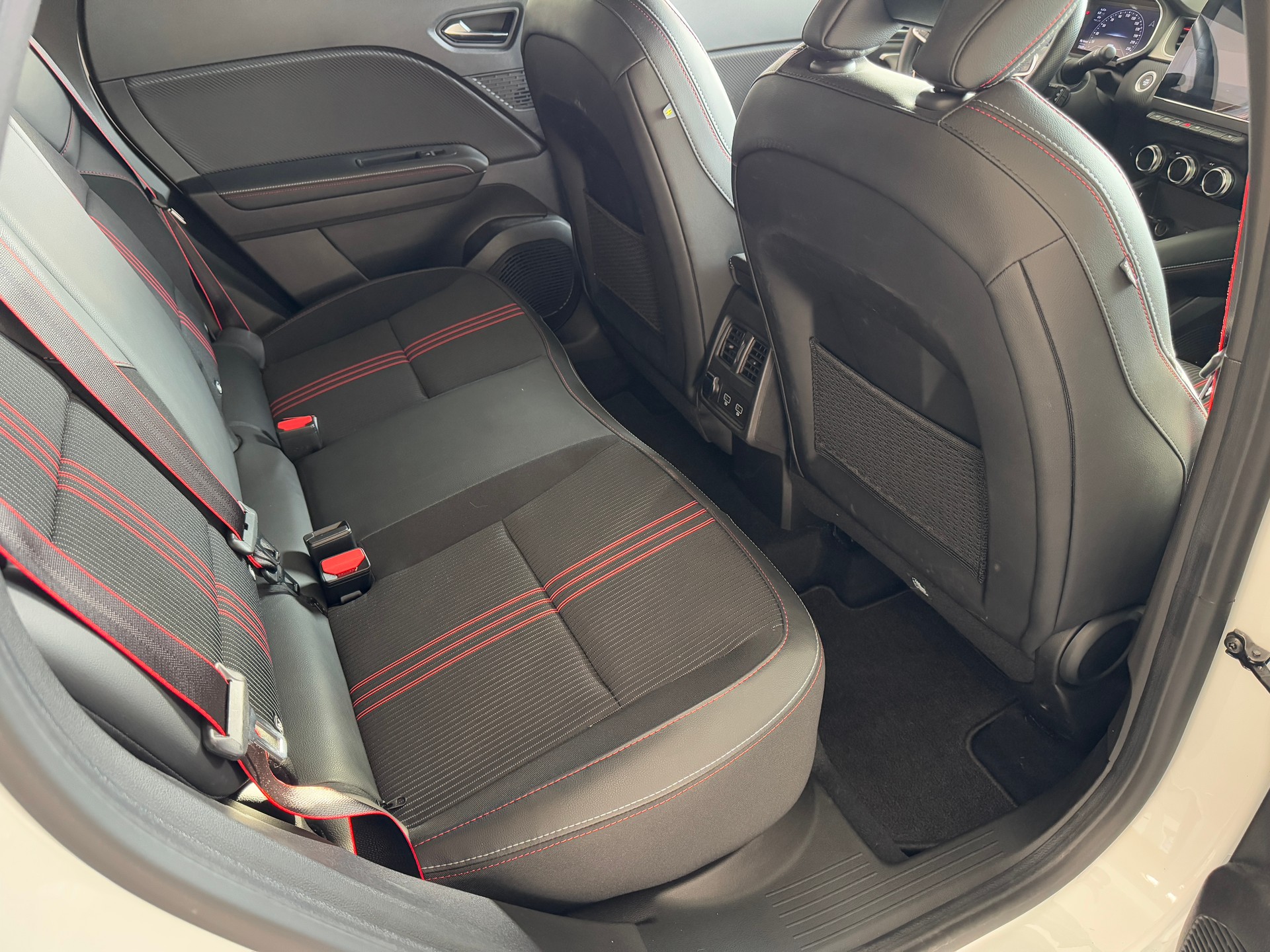 RENAULT Captur 1.3 TCe EDC R.S.Line-image-6