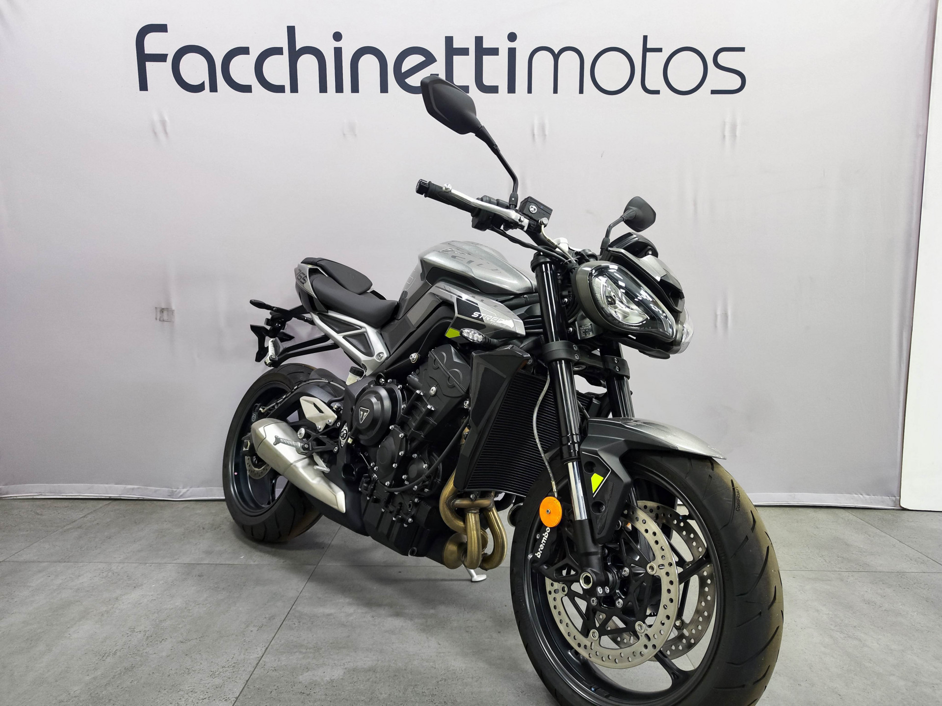 TRIUMPH Street Triple 765 R-image-1