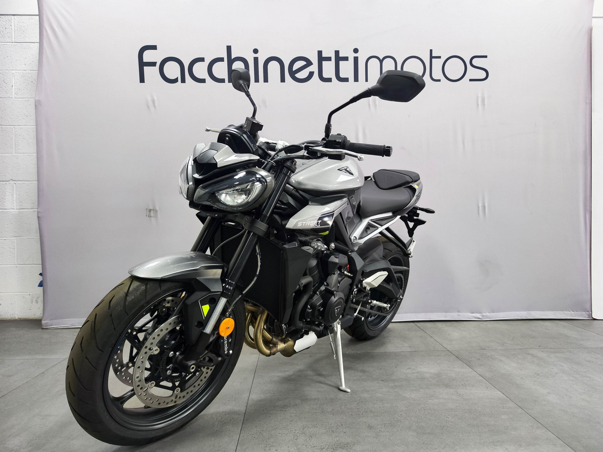 TRIUMPH Street Triple 765 R-image-2