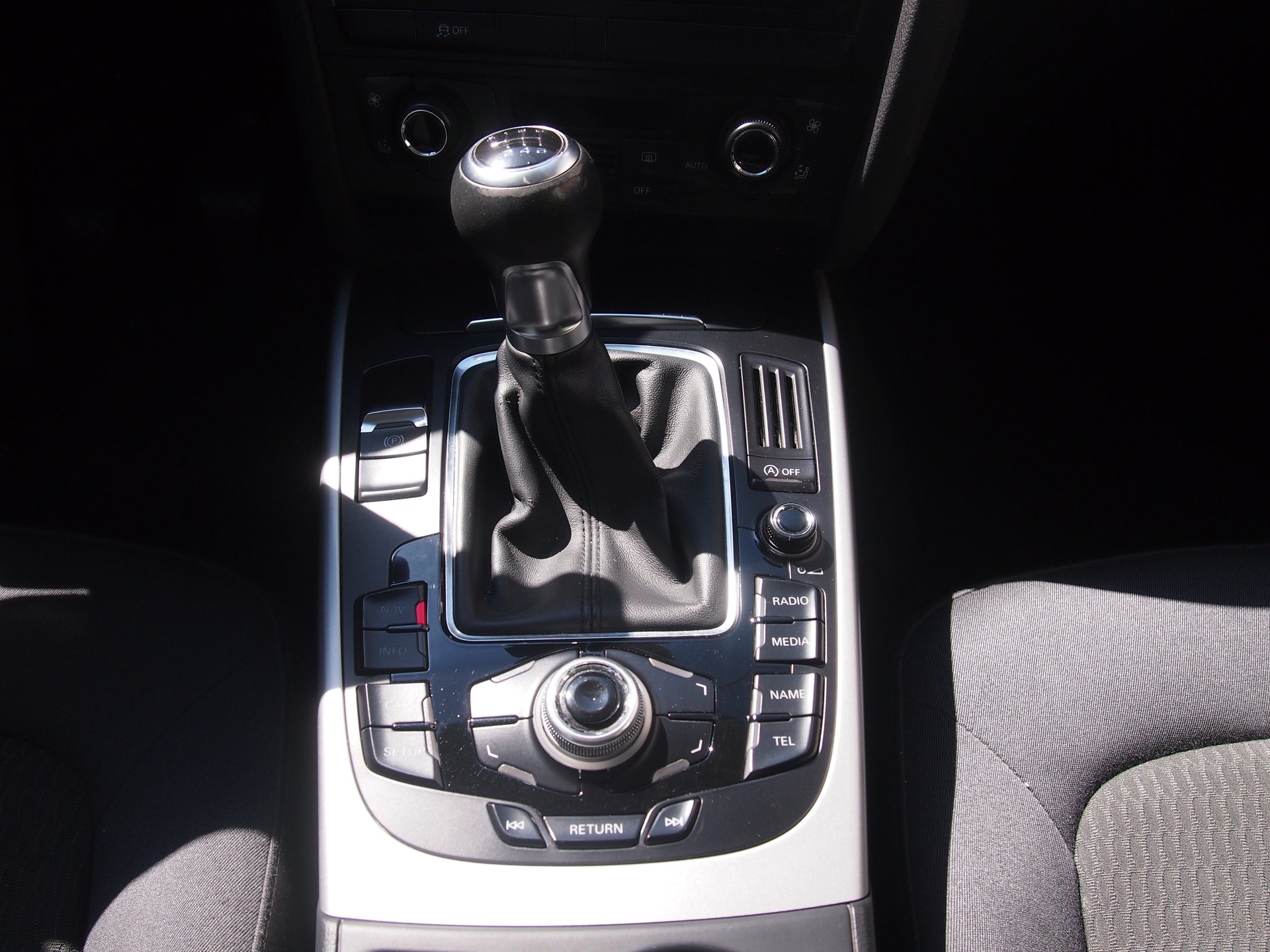 AUDI A5 Sportline 2.0 TDI-showroom-element-3