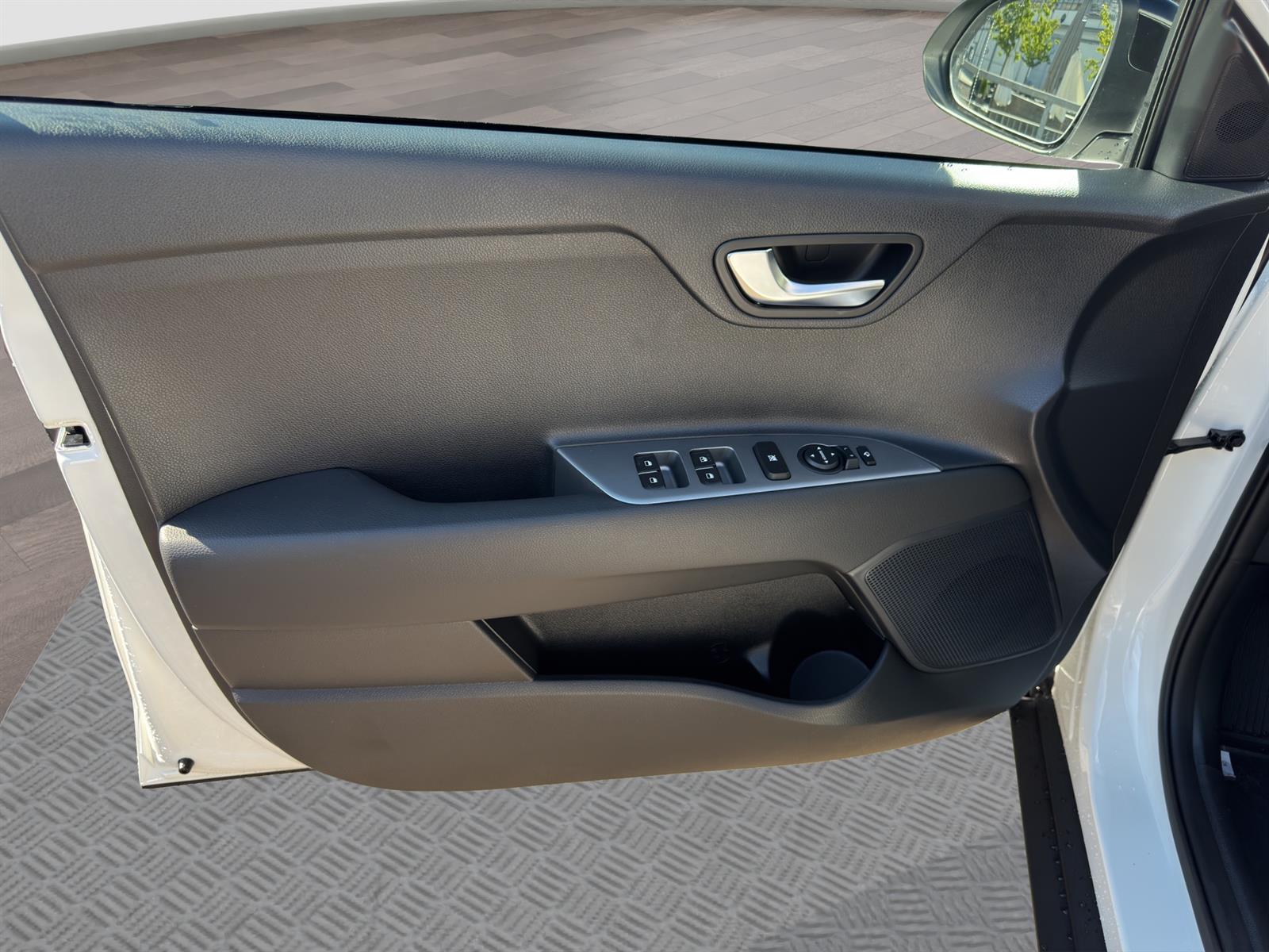 KIA Stonic 1.0 T-GDi MHEV GT-Line-image-7