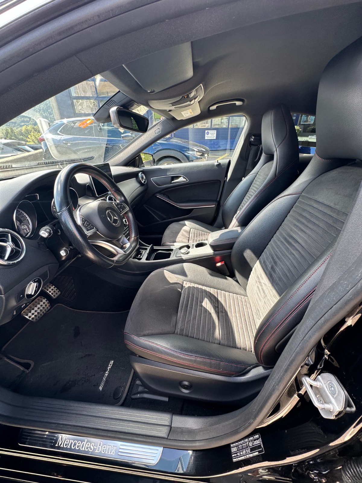 MERCEDES-BENZ CLA 200 AMG Line 7G-DCT-image-4