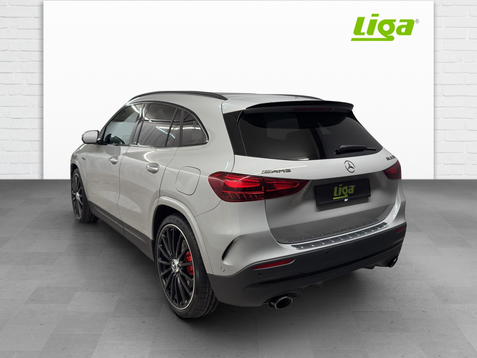 MERCEDES-BENZ AMG GLA 35 4Matic-showroom-element-3