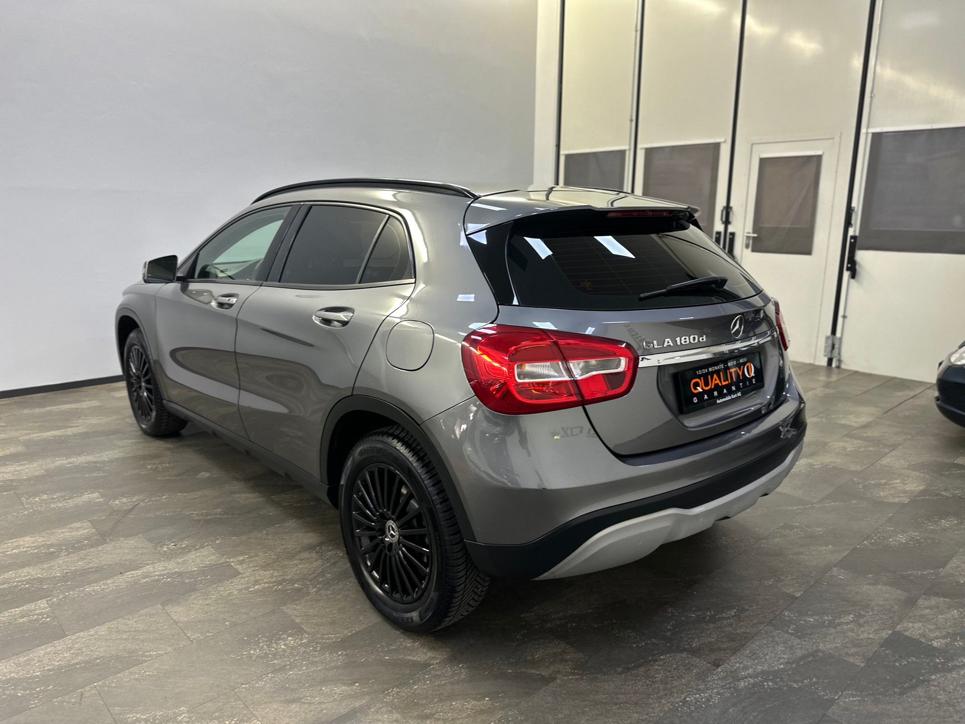 MERCEDES-BENZ GLA 180 d 7G-DCT-image-7