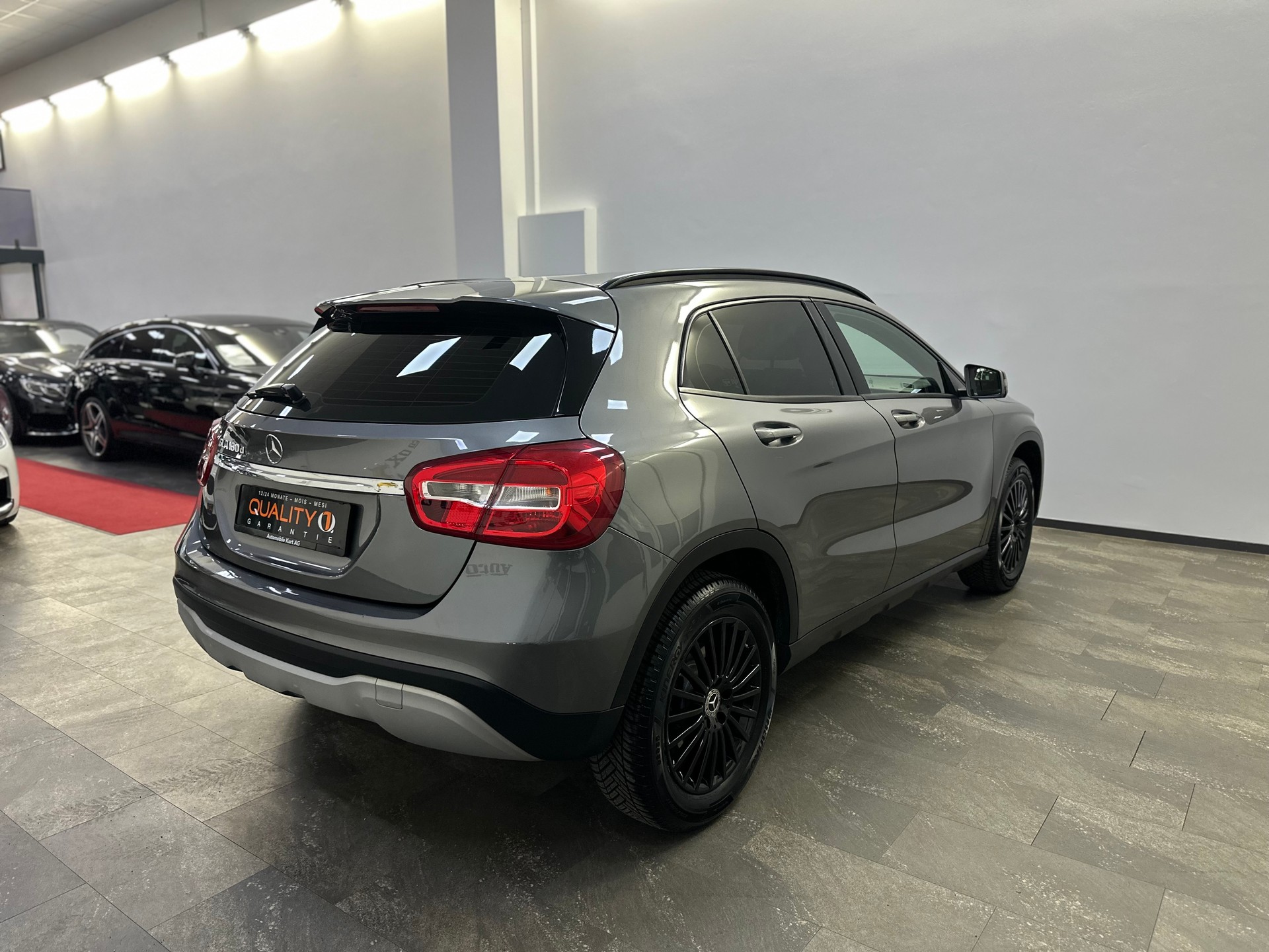 MERCEDES-BENZ GLA 180 d 7G-DCT-image-5