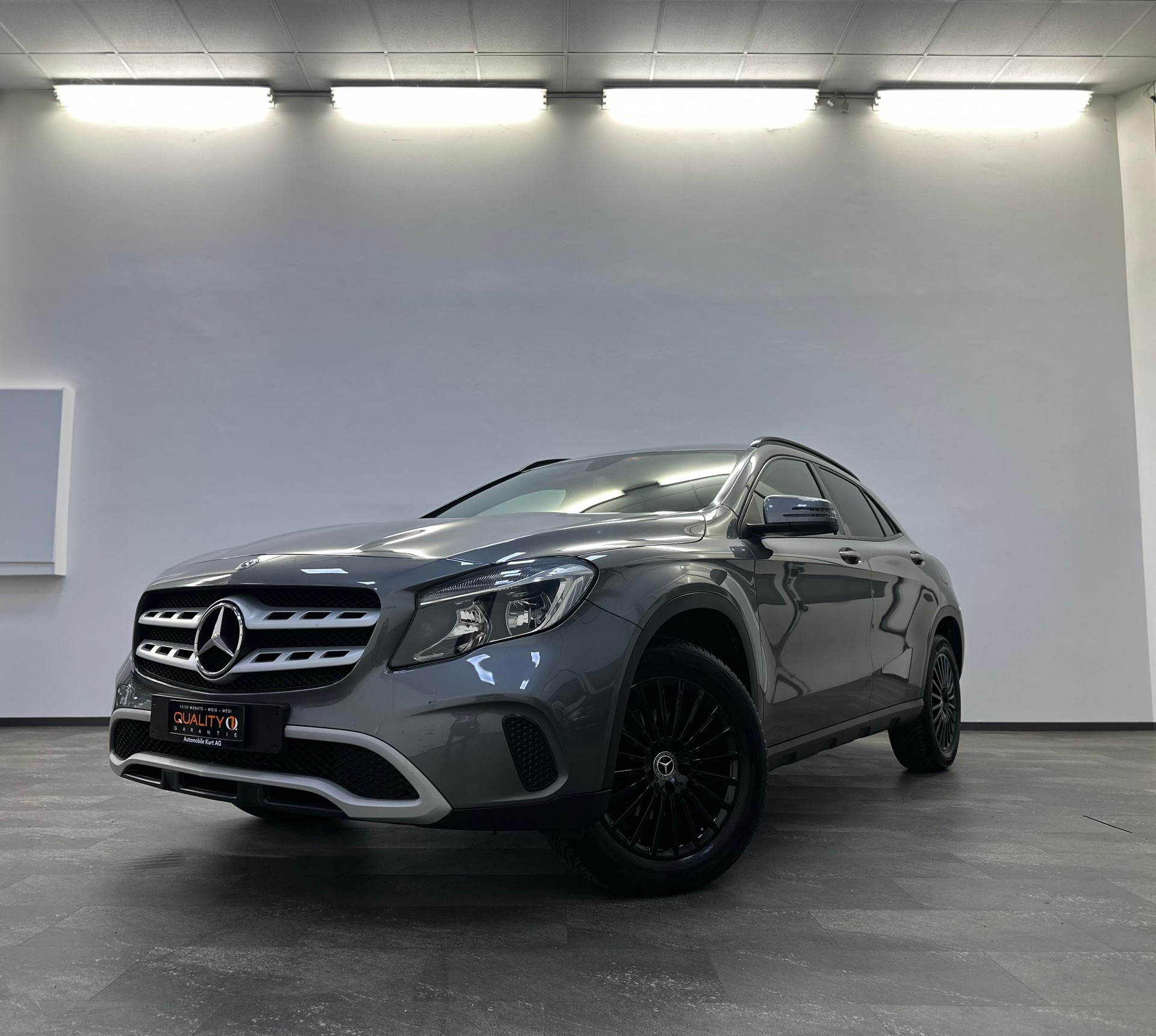 MERCEDES-BENZ GLA 180 d 7G-DCT-showroom-element-1
