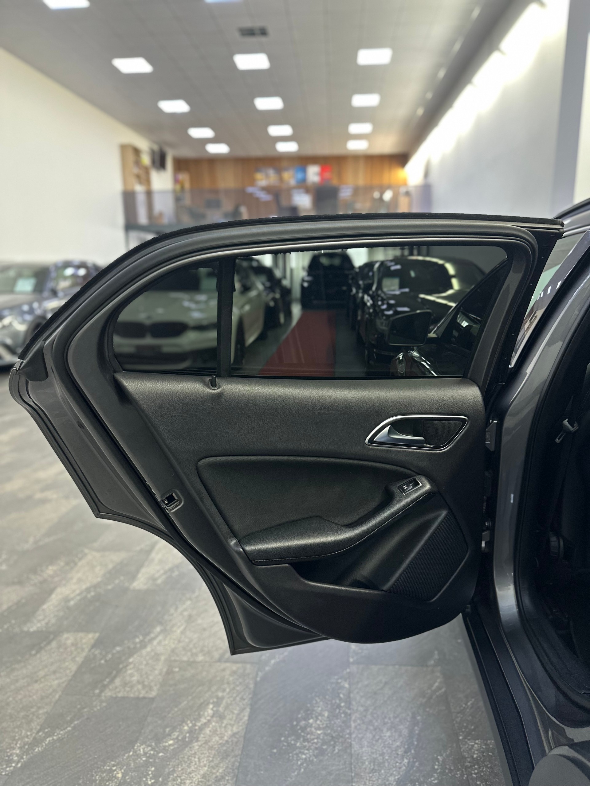 MERCEDES-BENZ GLA 180 d 7G-DCT-image-21