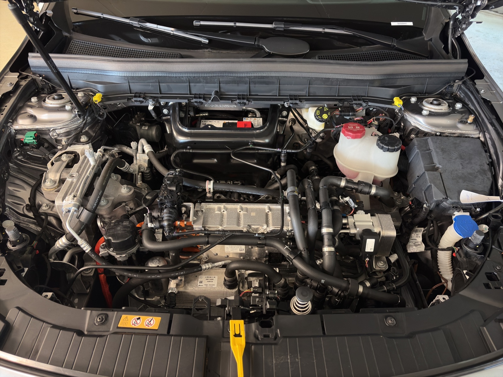 MERCEDES-BENZ EQB 350 AMG Line 4Matic-image-18