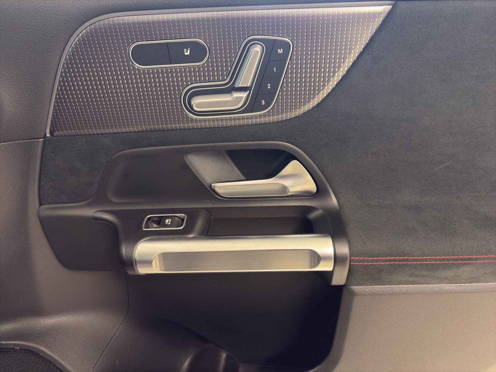 MERCEDES-BENZ EQB 350 AMG Line 4Matic-image-9