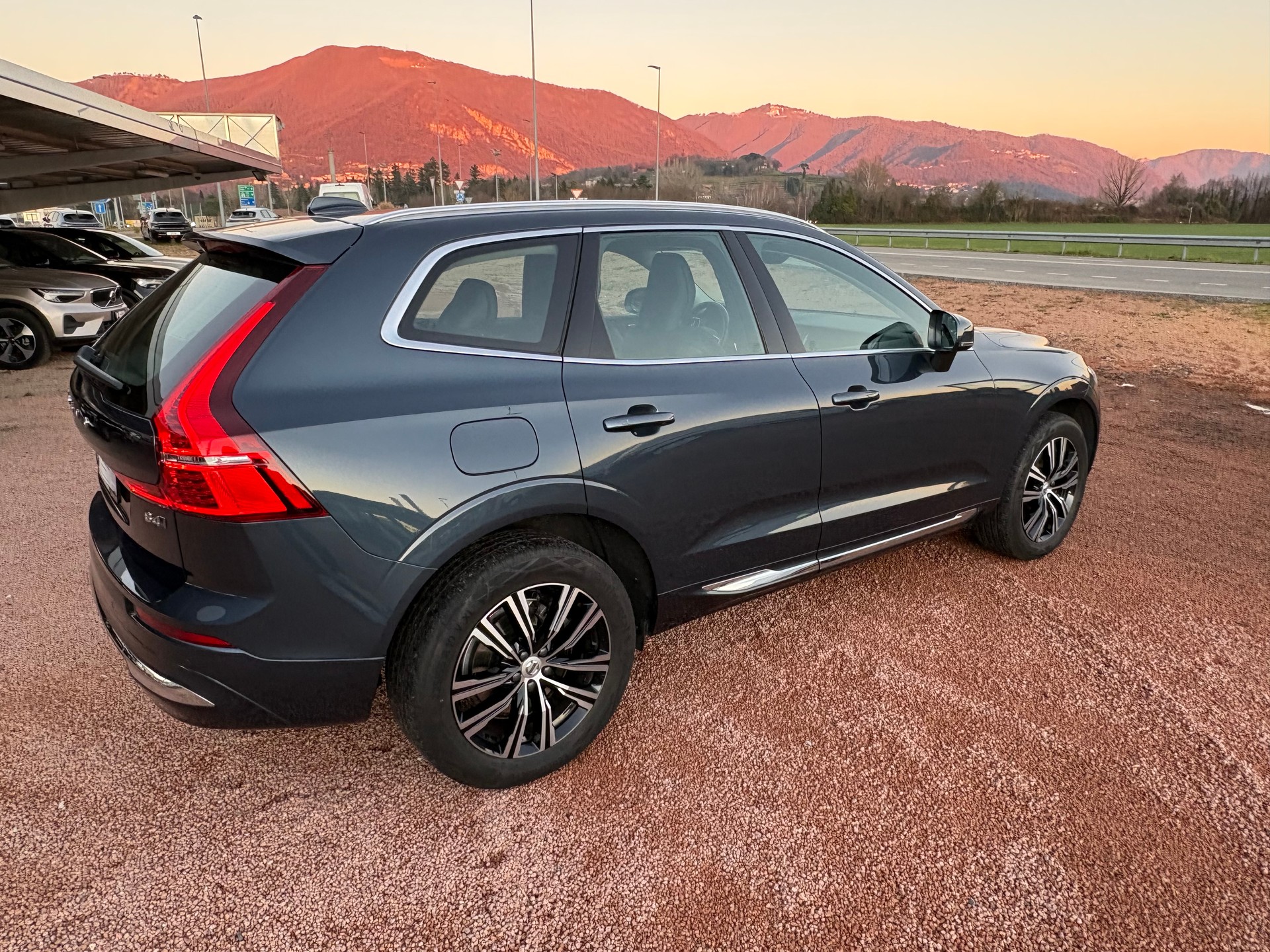 VOLVO XC60 B4 Diesel Mild Hybrid AWD Plus Bright Geartronic-showroom-element-3