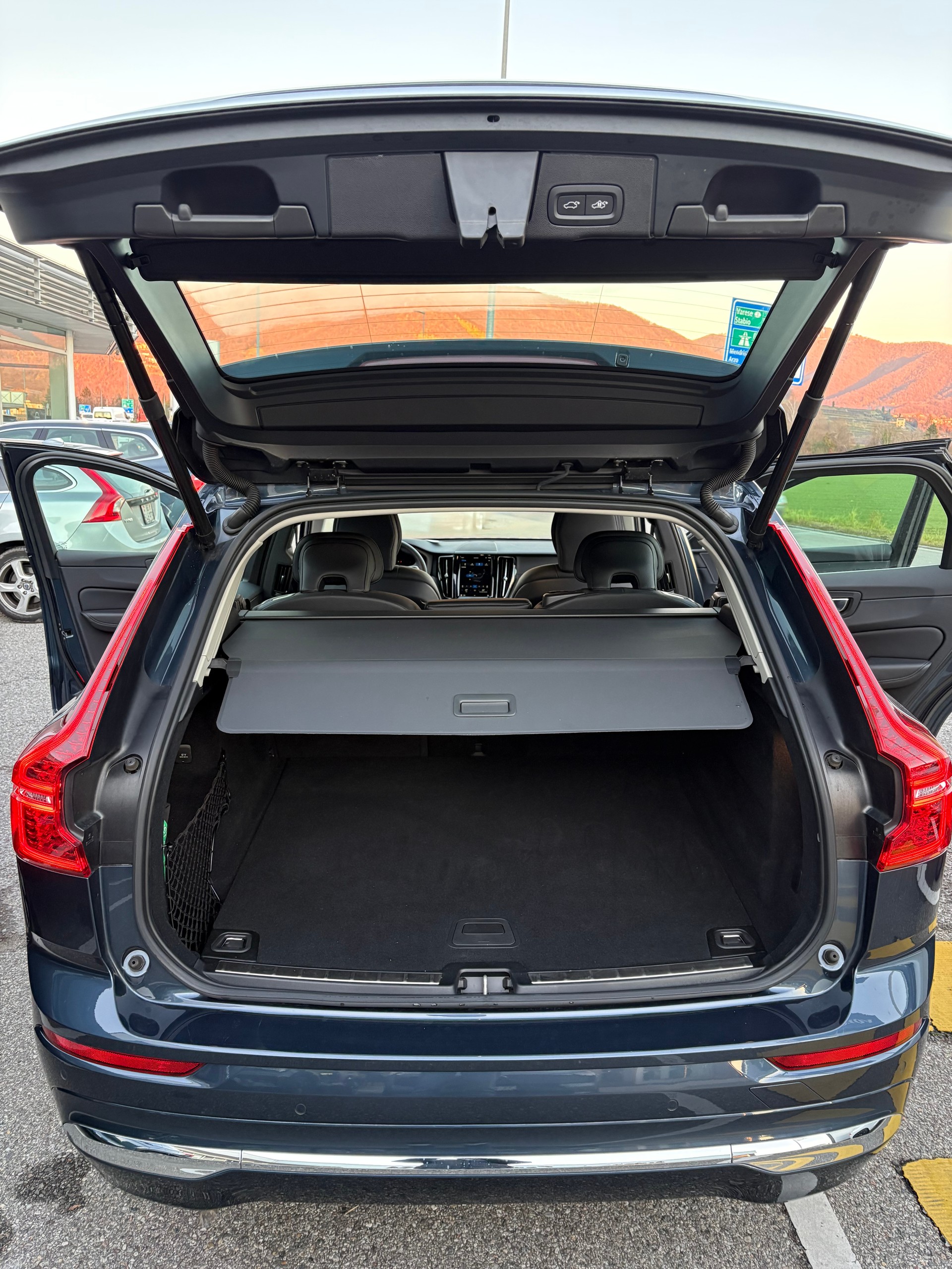 VOLVO XC60 B4 Diesel Mild Hybrid AWD Plus Bright Geartronic-image-15