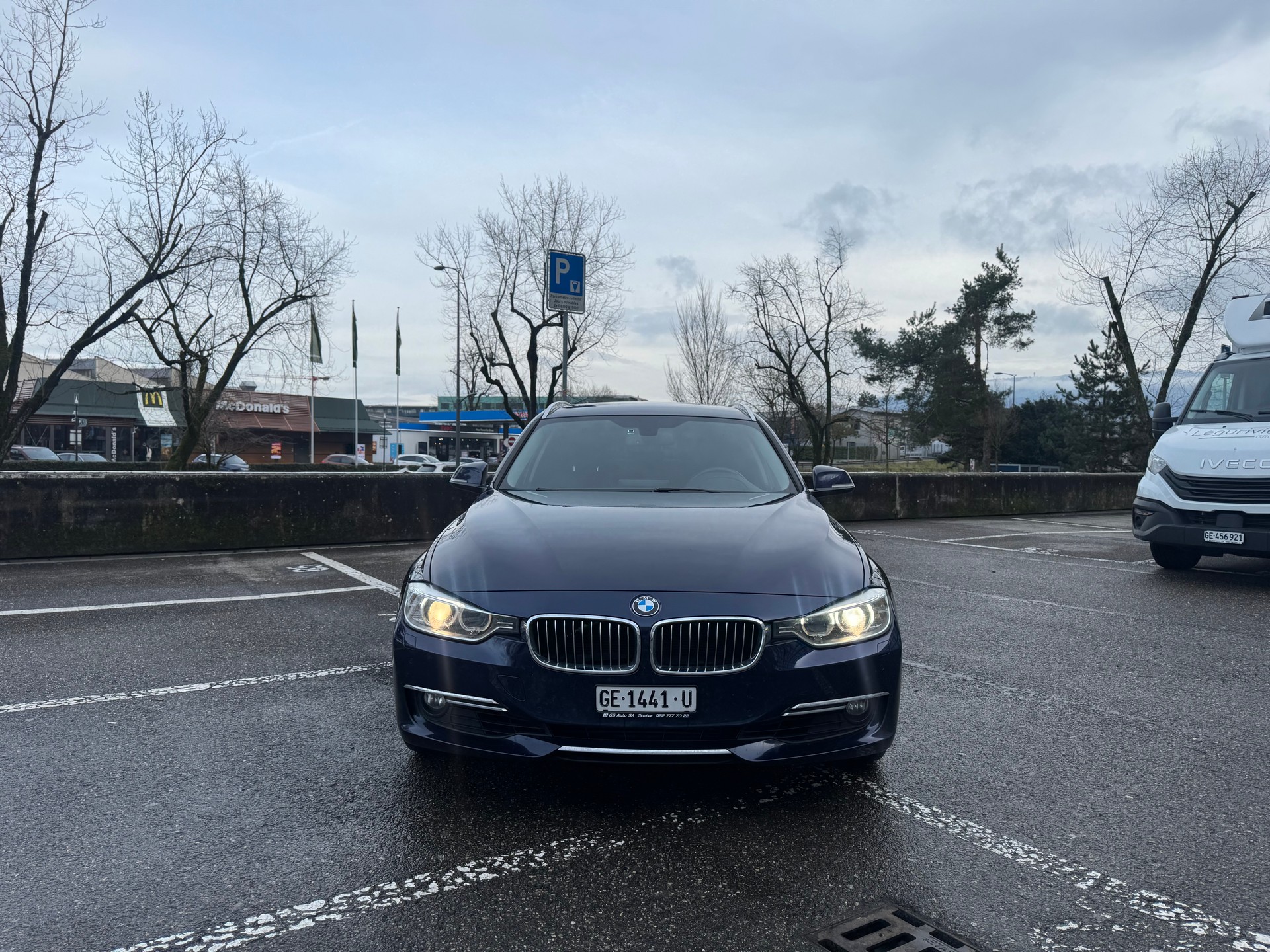 BMW 330d Touring Luxury Line Steptronic-image-2
