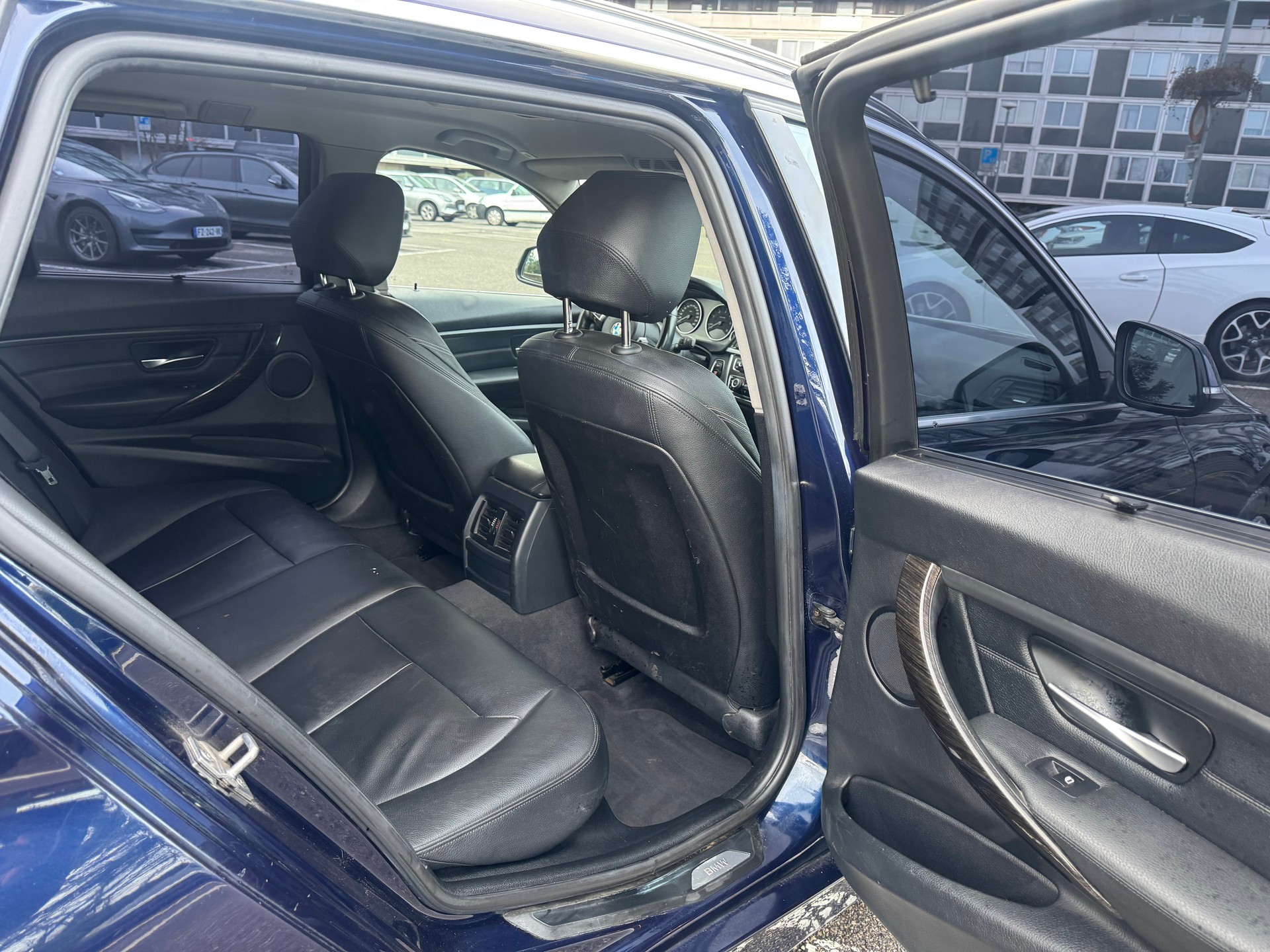 BMW 330d Touring Luxury Line Steptronic-image-15