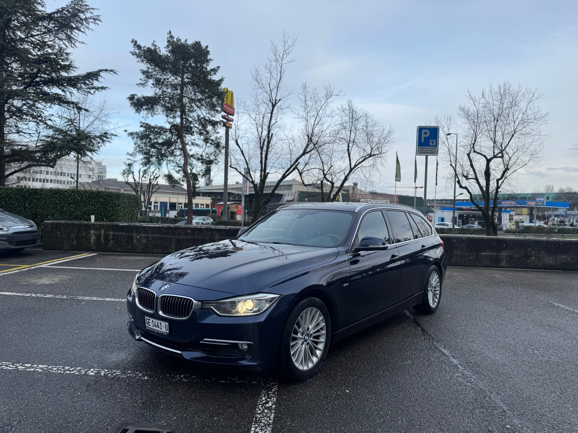 BMW 330d Touring Luxury Line Steptronic-image-4