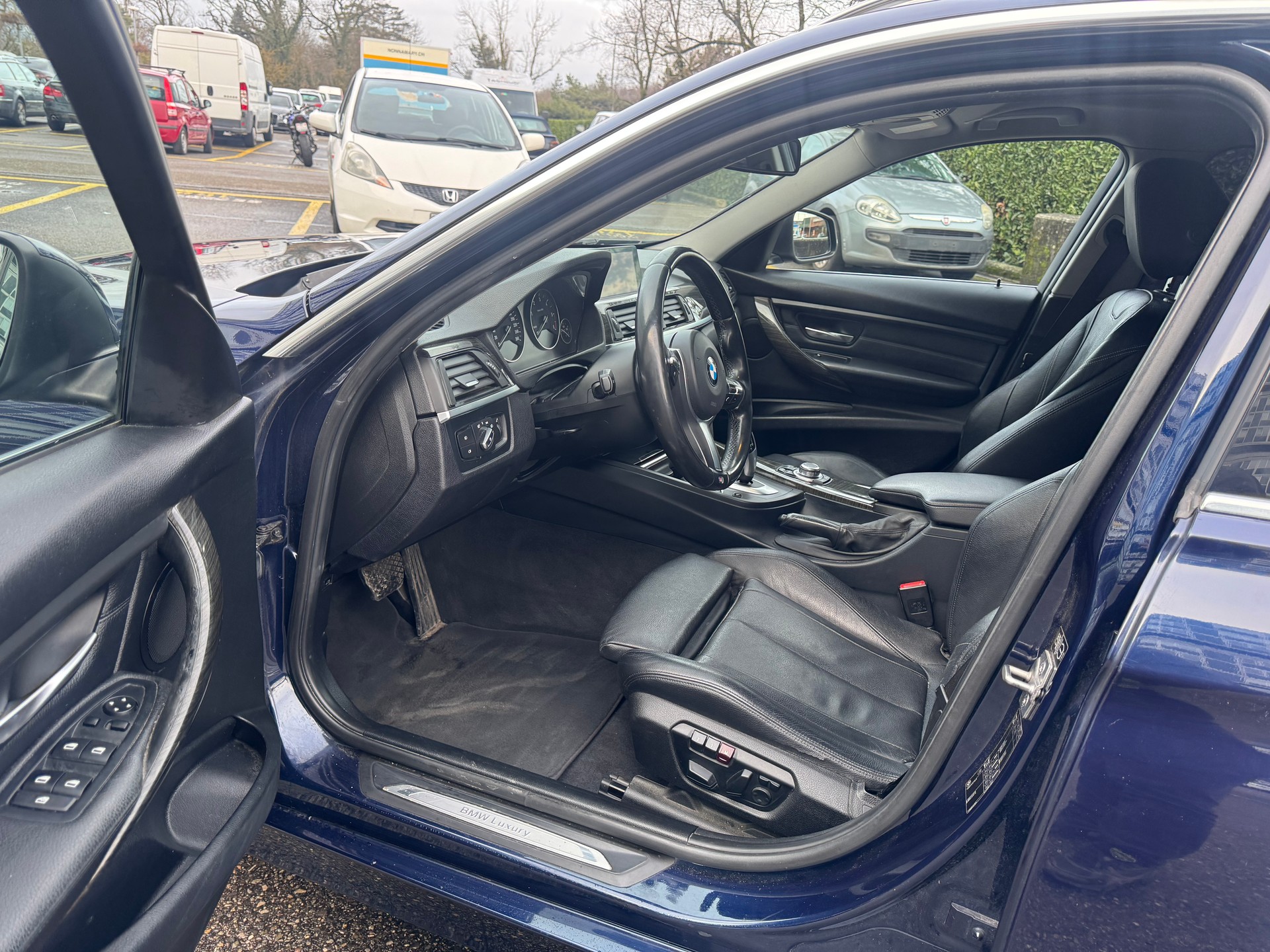 BMW 330d Touring Luxury Line Steptronic-image-12