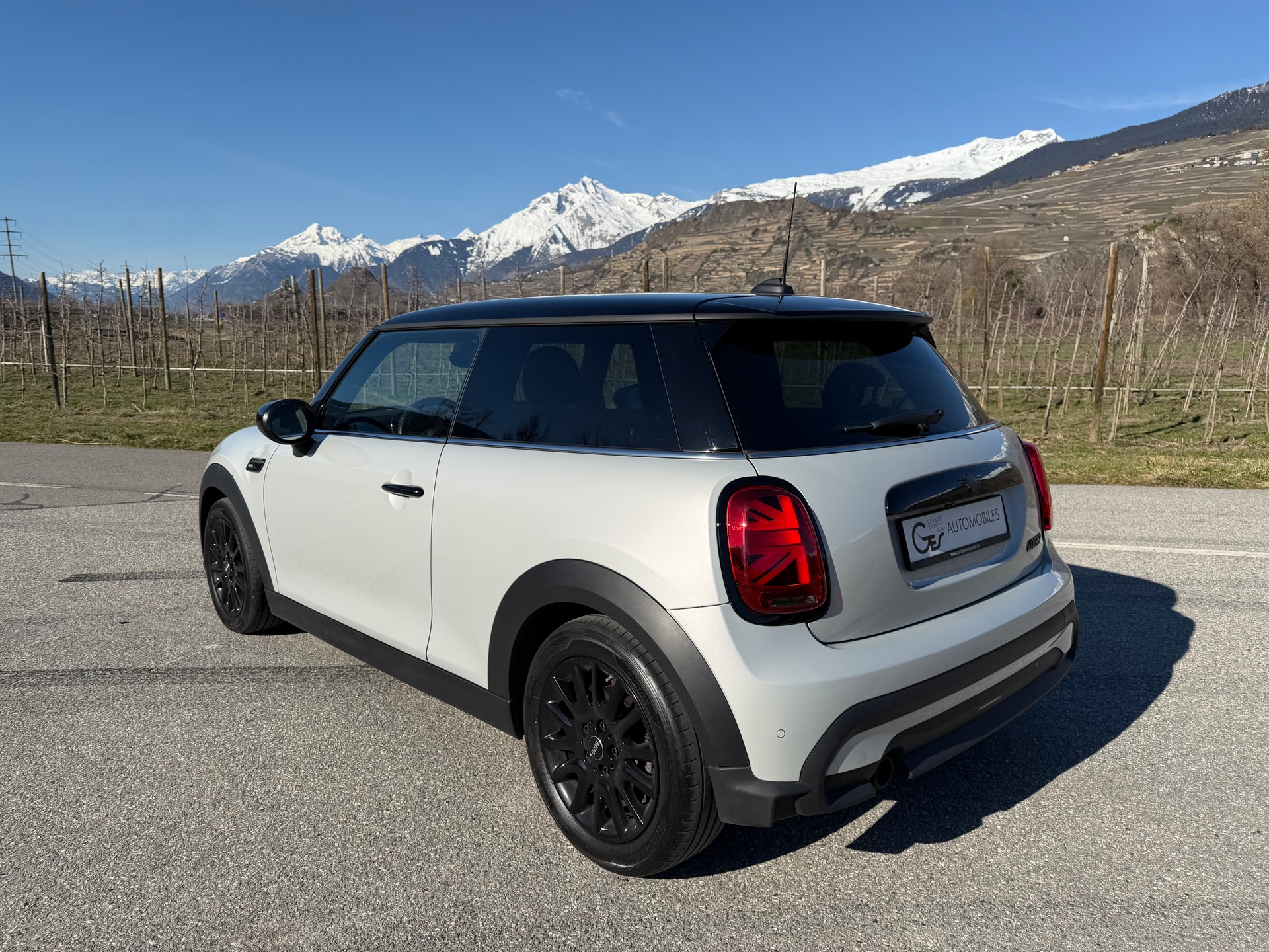 MINI Cooper Camden Edition Steptronic DKG-image-8