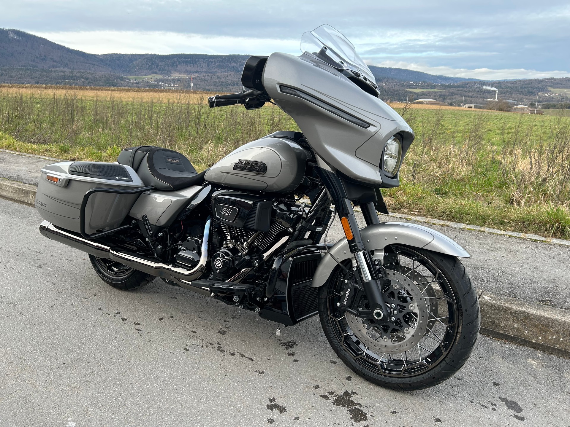 HARLEY-DAVIDSON FLHXSE Street Glide CVO 121