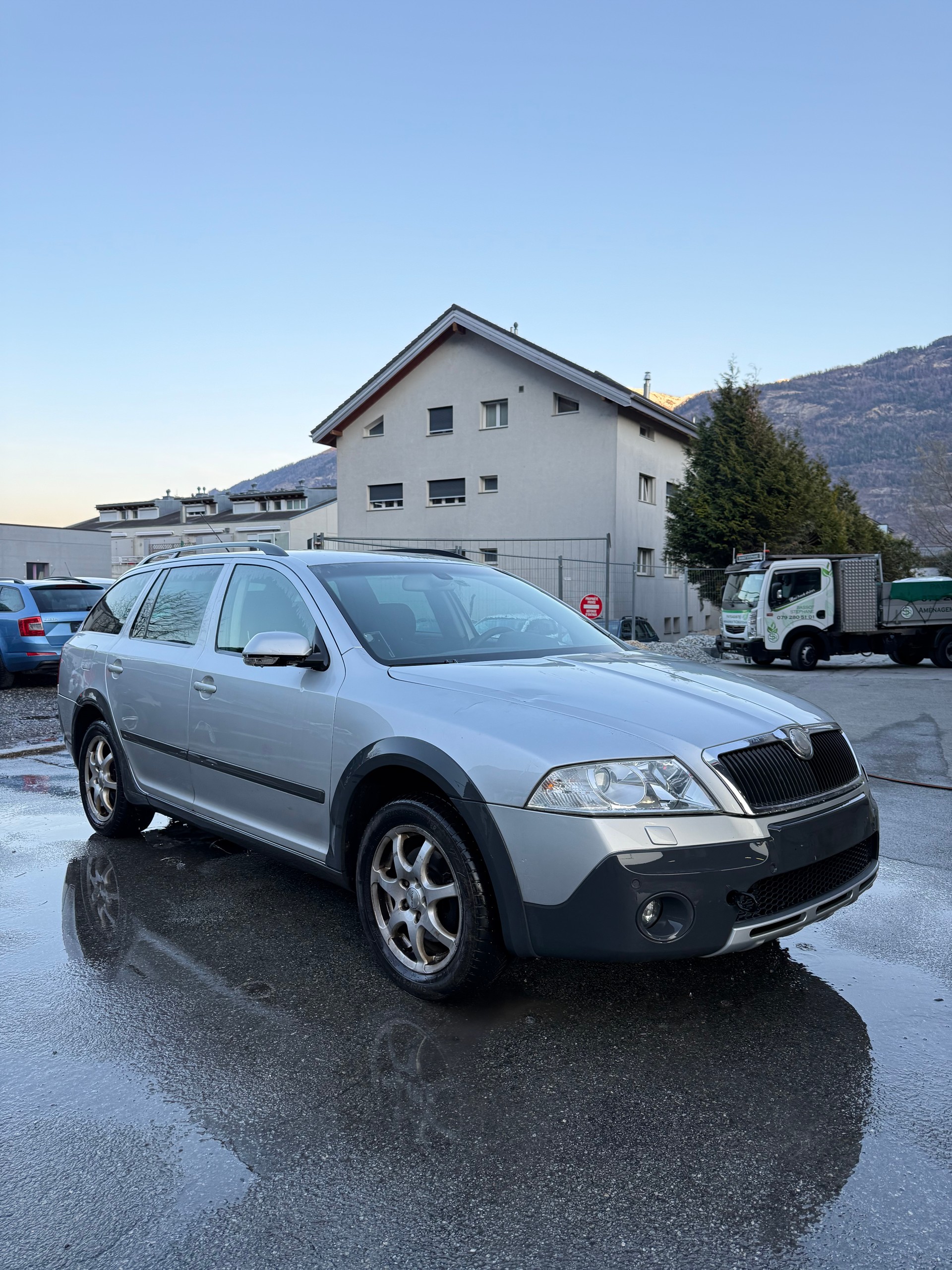 SKODA Octavia Scout 2.0 TDI 4x4-image-3