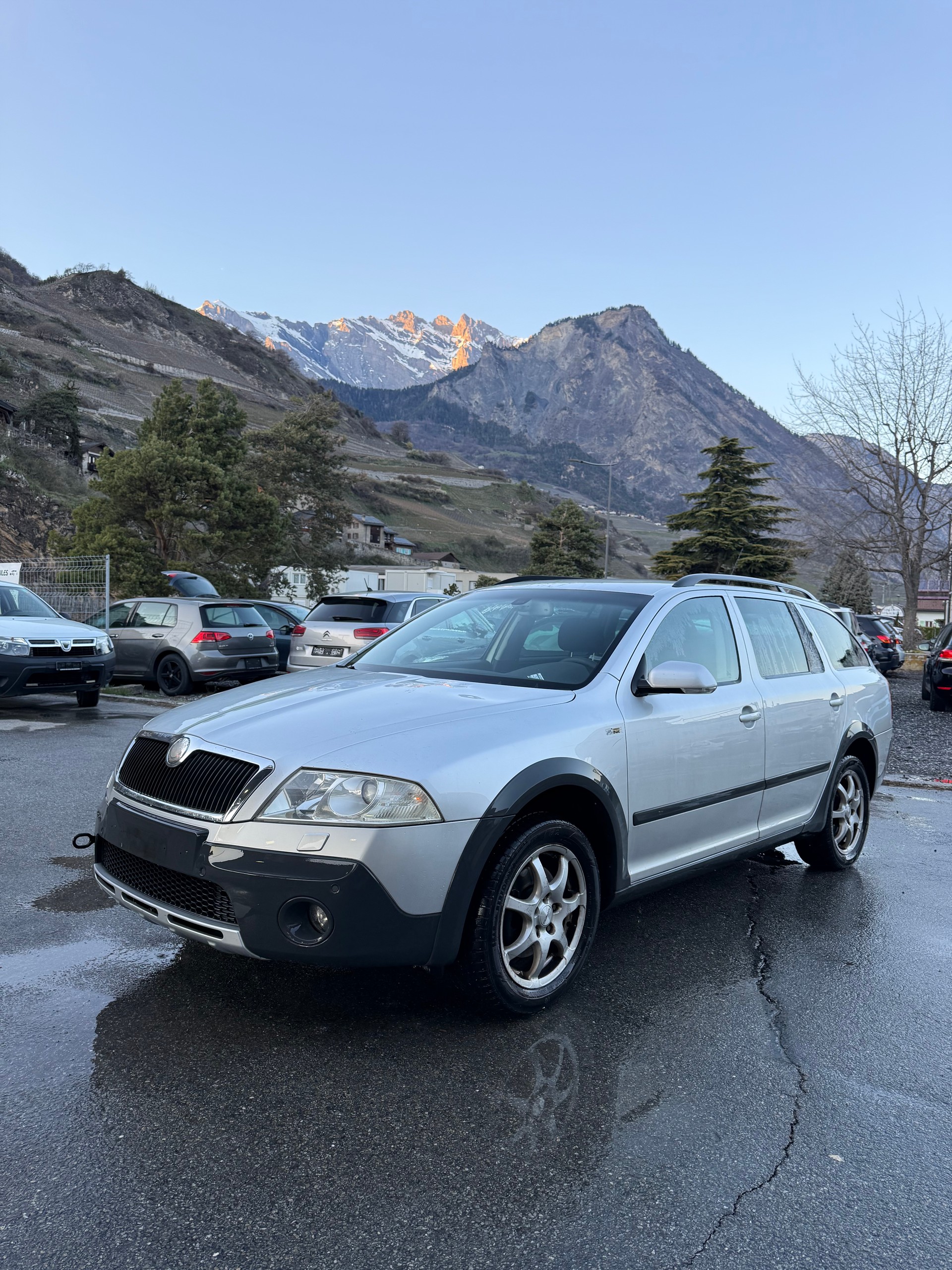 SKODA Octavia Scout 2.0 TDI 4x4-image-2