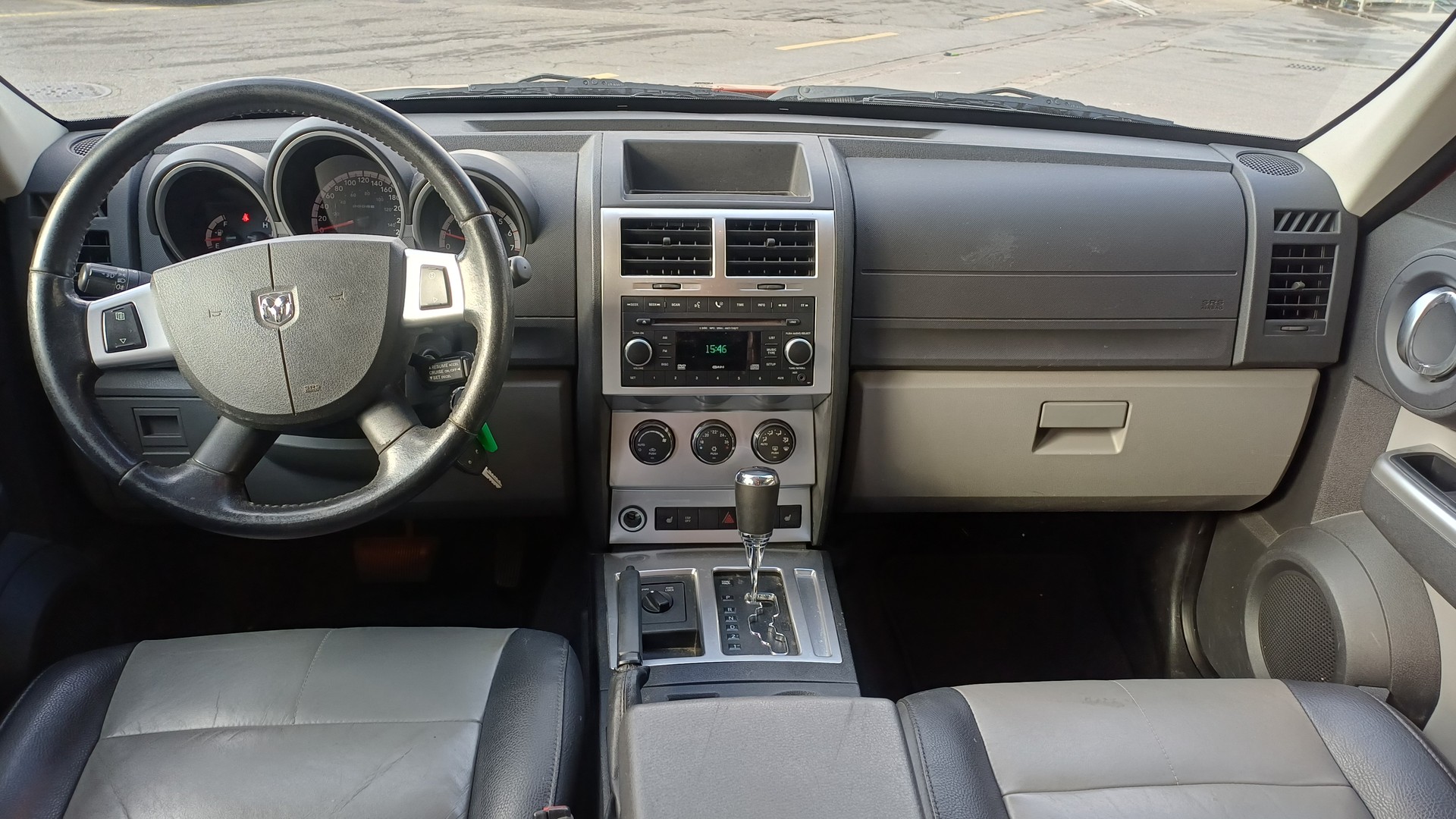 DODGE Nitro 3.7 V6 SXT Automatic-image-8