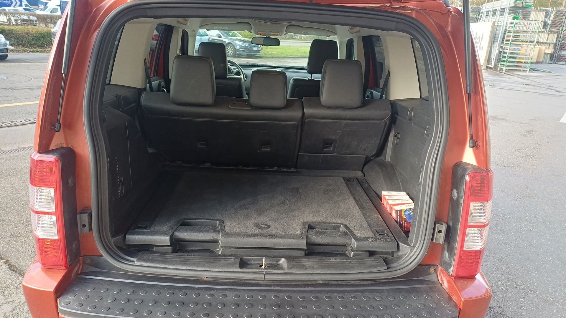 DODGE Nitro 3.7 V6 SXT Automatic-image-12