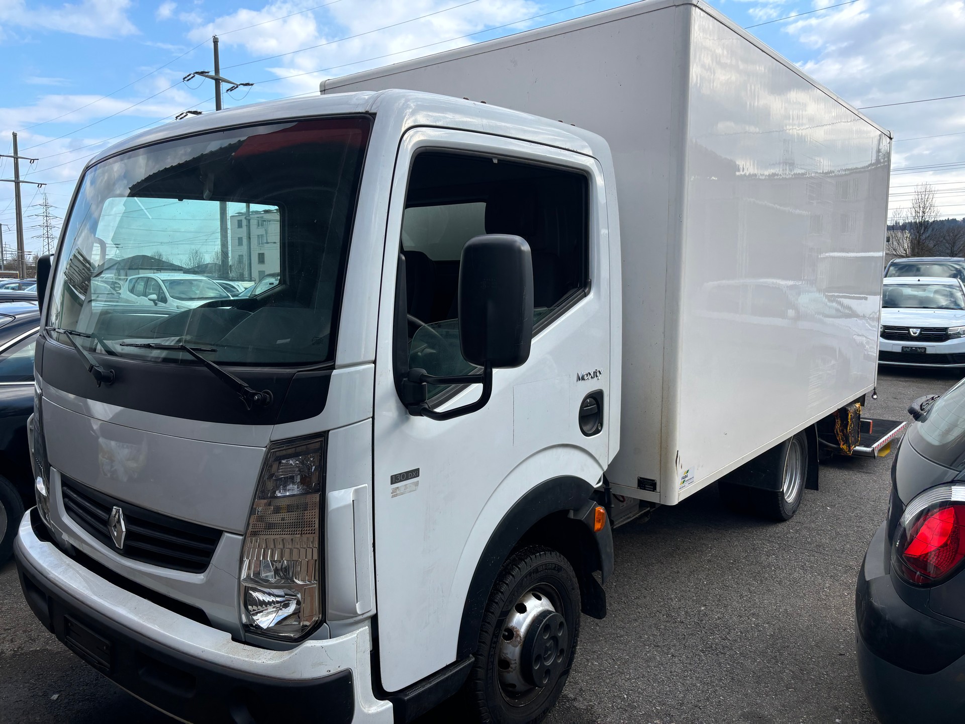 RENAULT Maxity 130.35 Dynamic-image-1