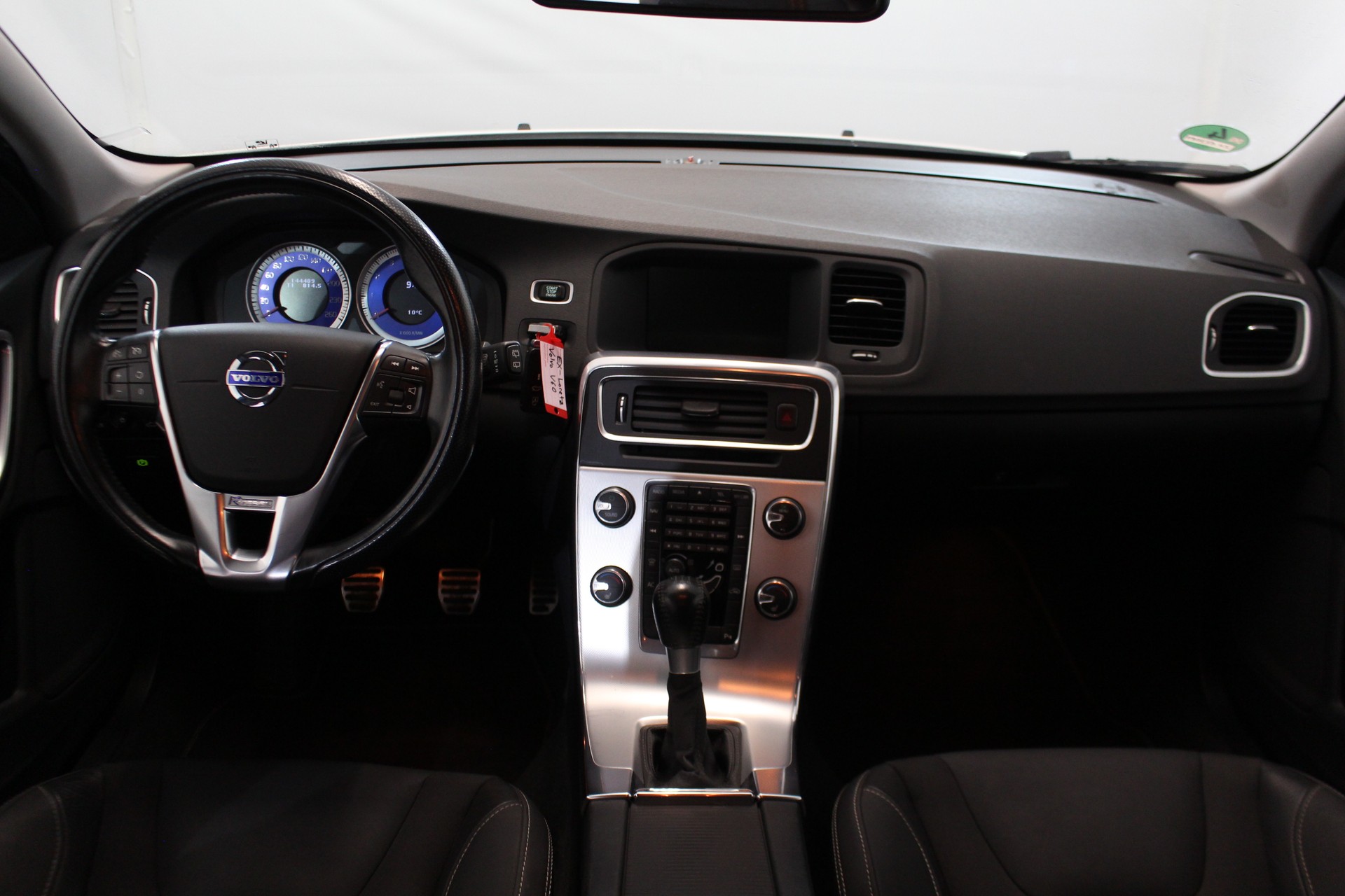 VOLVO V60 1.6 T4 Momentum-image-12