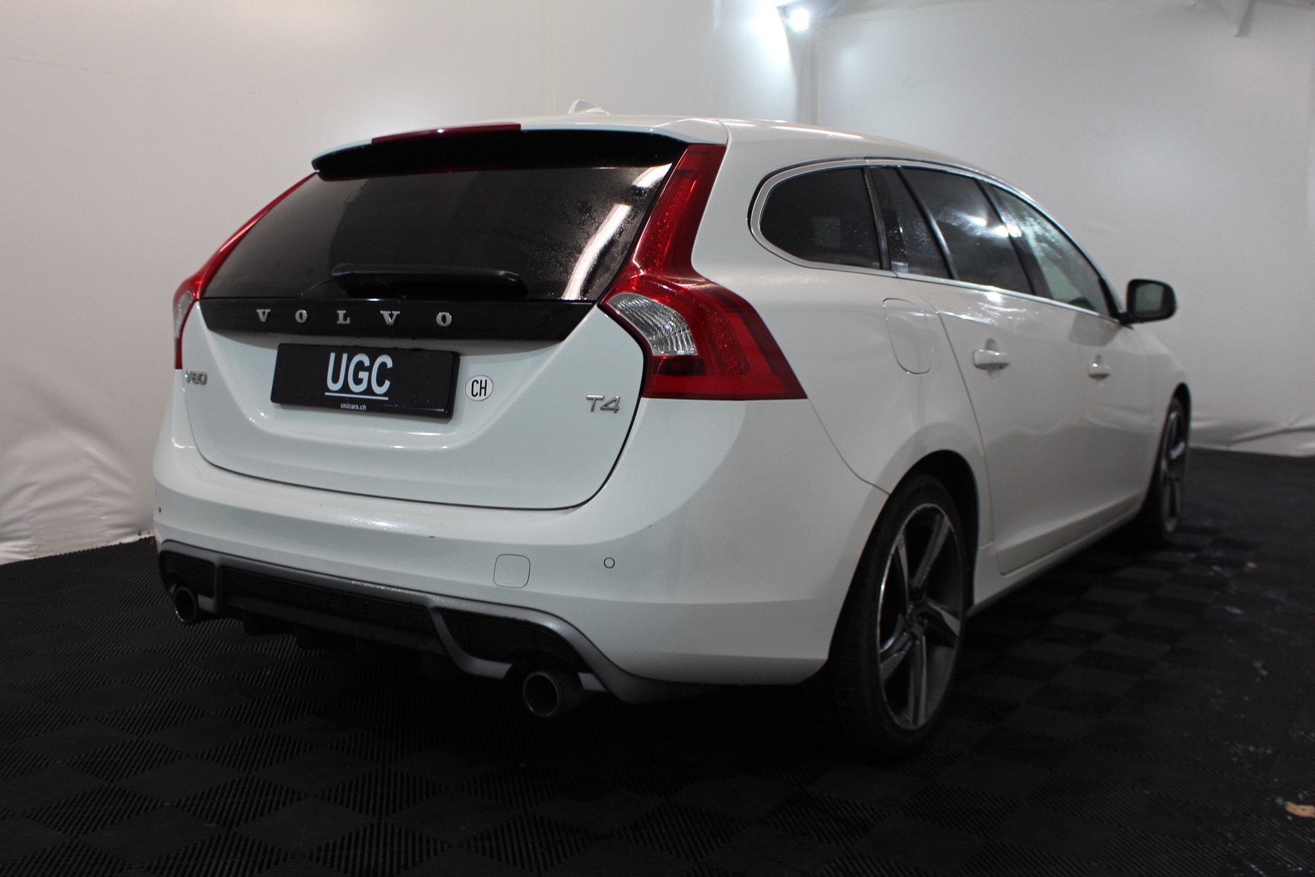 VOLVO V60 1.6 T4 Momentum-image-5