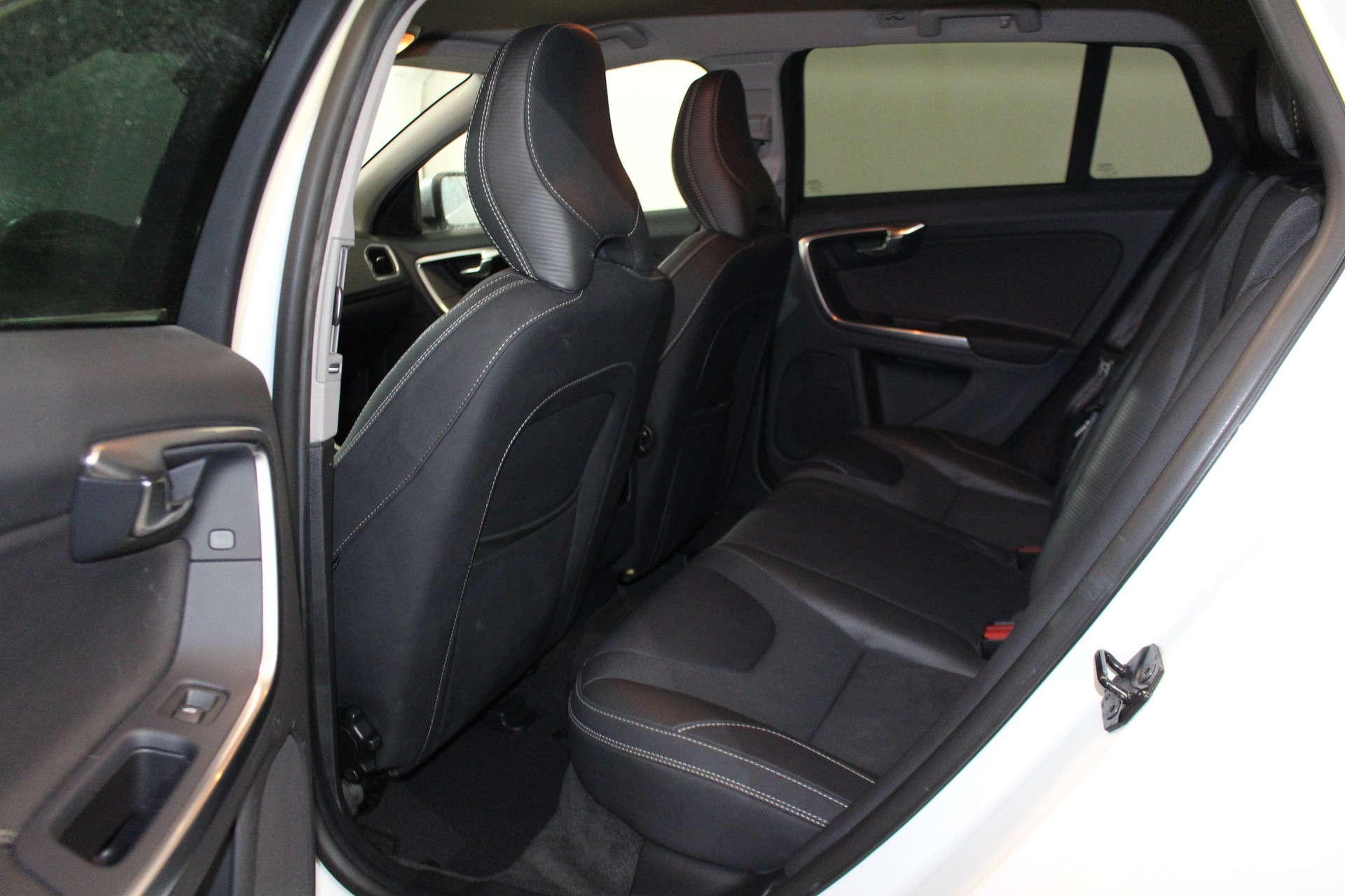VOLVO V60 1.6 T4 Momentum-image-7
