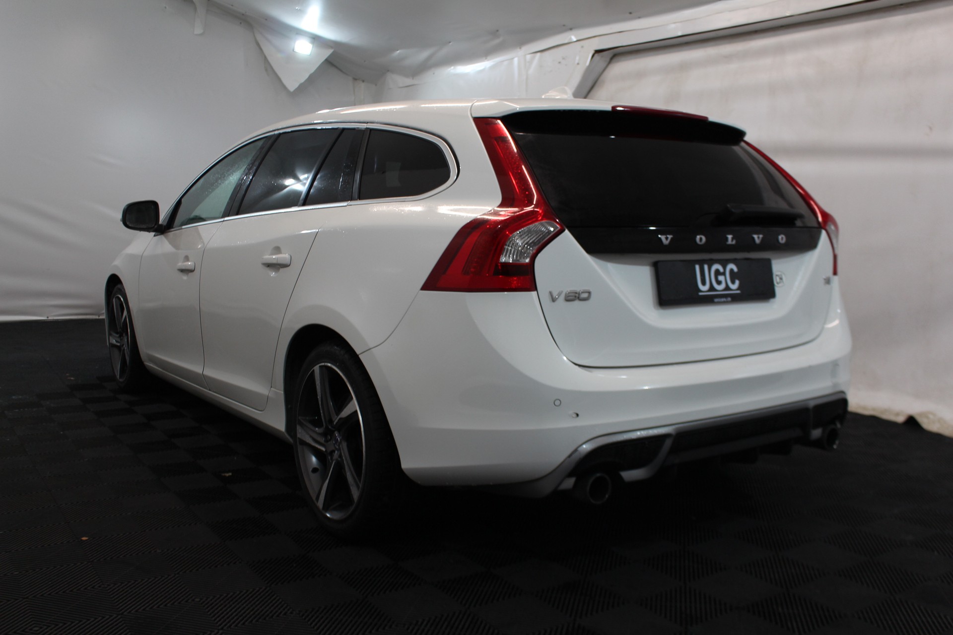 VOLVO V60 1.6 T4 Momentum-showroom-element-3